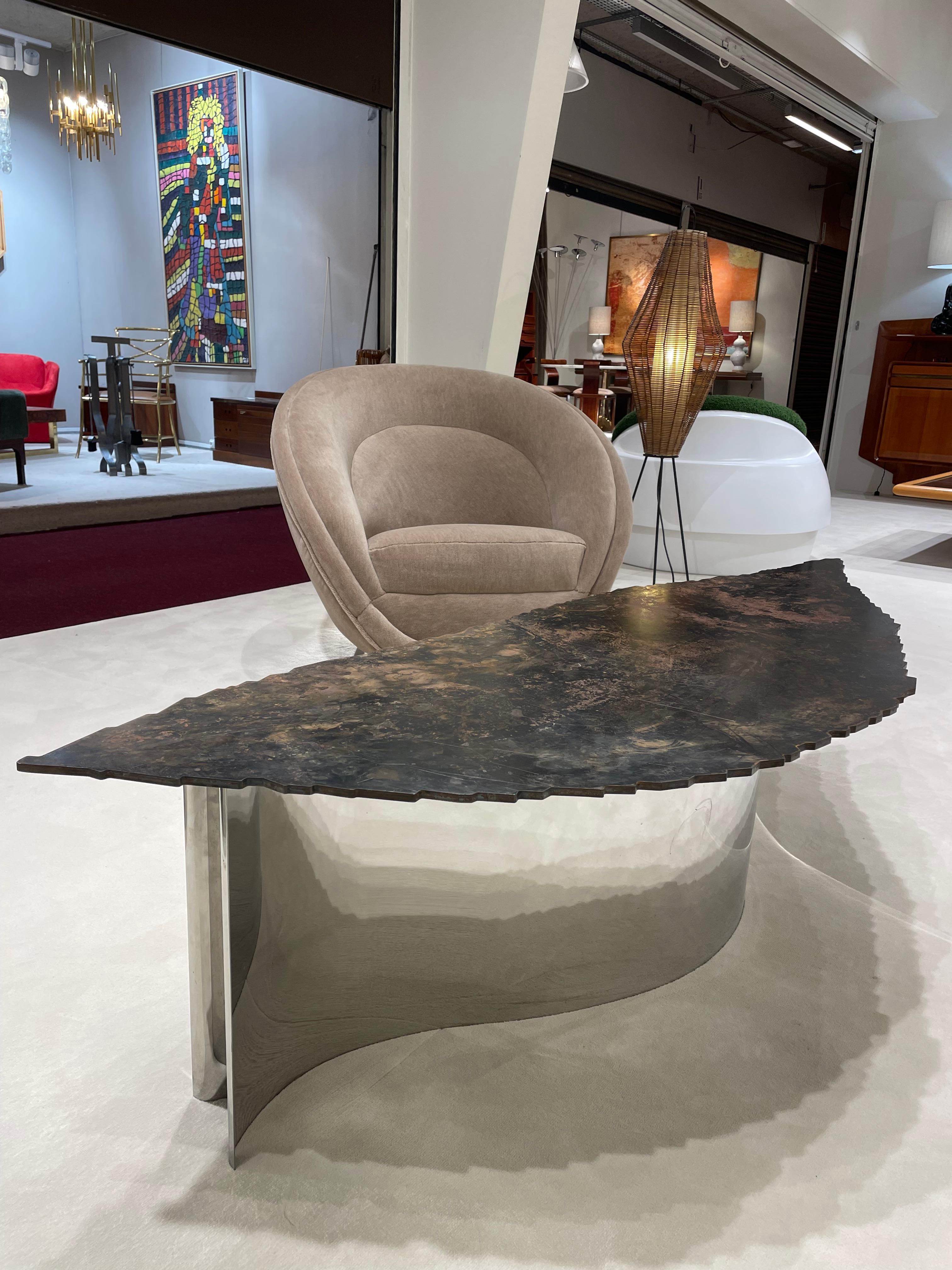 italien Table basse en métal en forme de feuille en vente