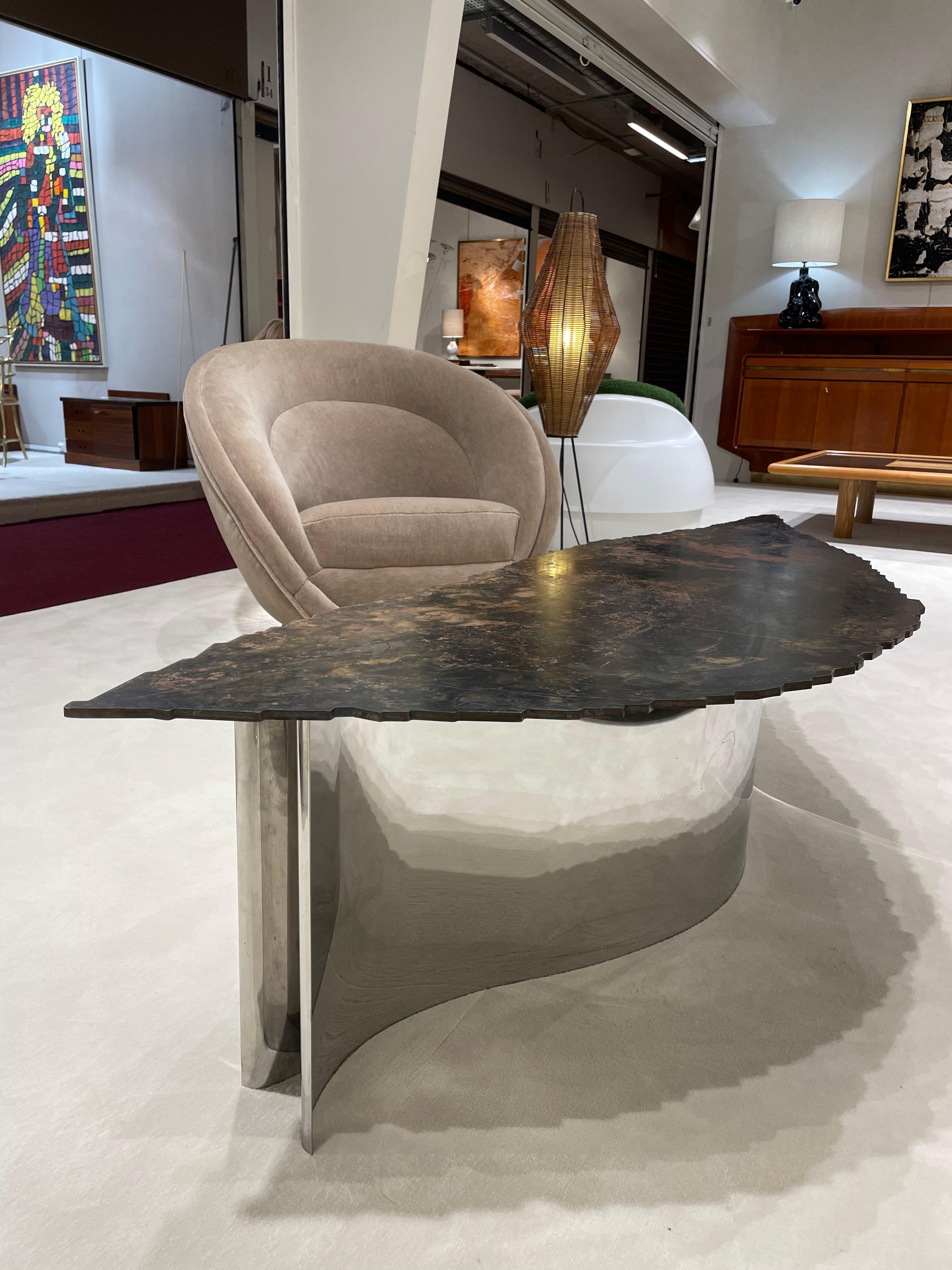 Ferronnerie Table basse en métal en forme de feuille en vente