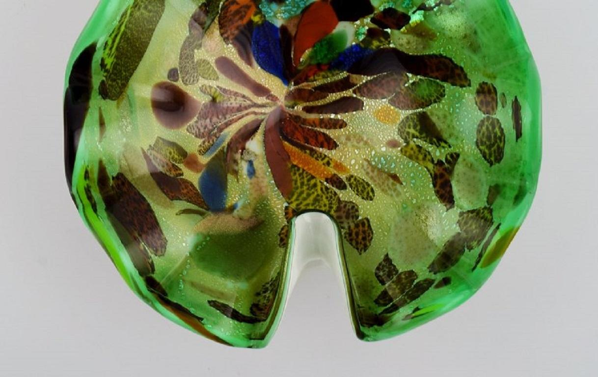 Mid-Century Modern Leaf-Shaped Murano Bowl in Polychrome Mouth Blown Art Glass, Green Background For Sale