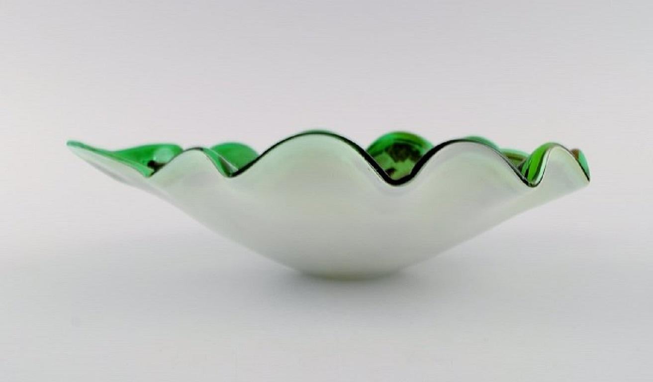 Leaf-Shaped Murano Bowl in Polychrome Mouth Blown Art Glass, Green Background In Excellent Condition For Sale In Copenhagen, DK
