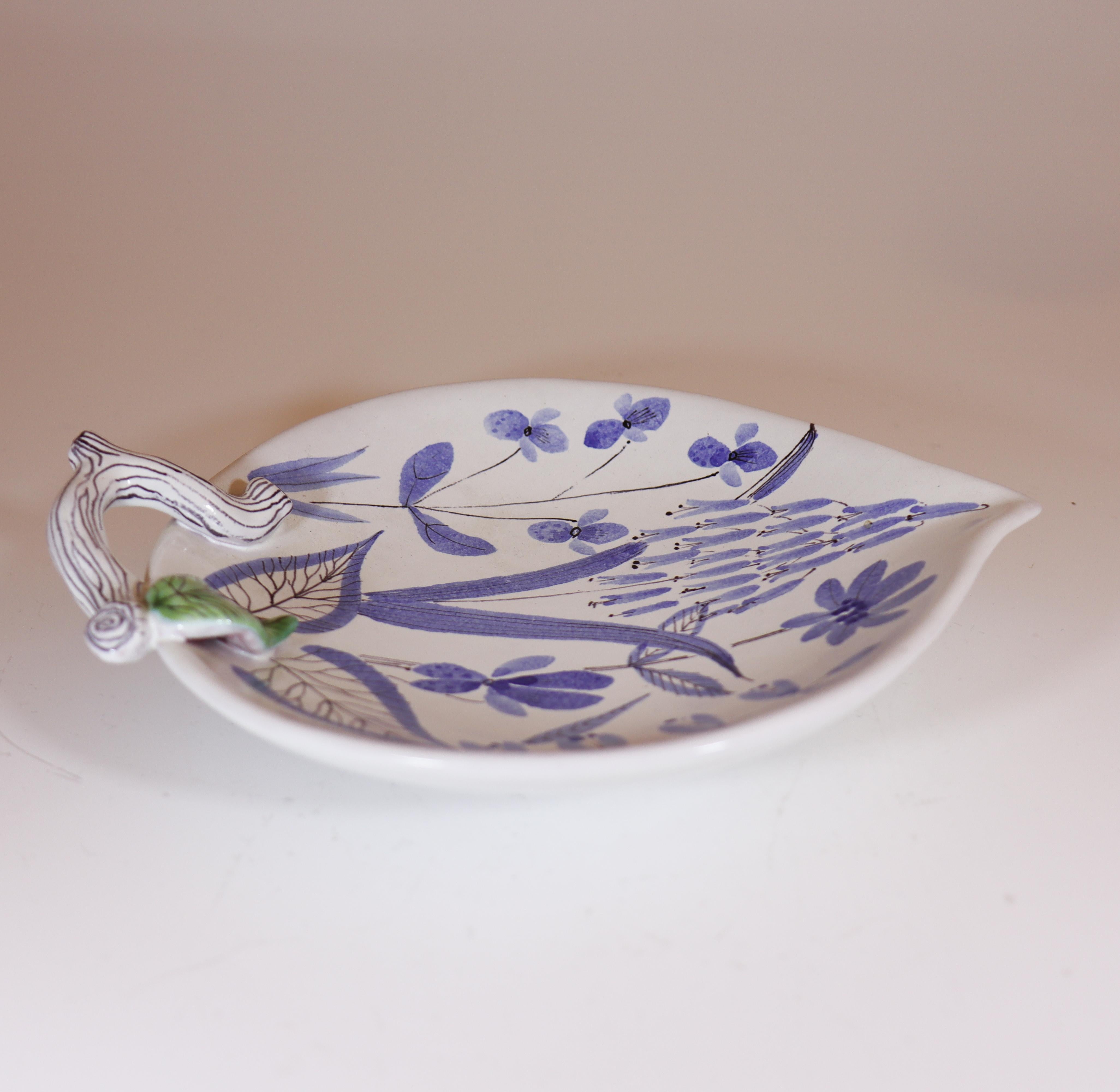 piatto a forma di foglia