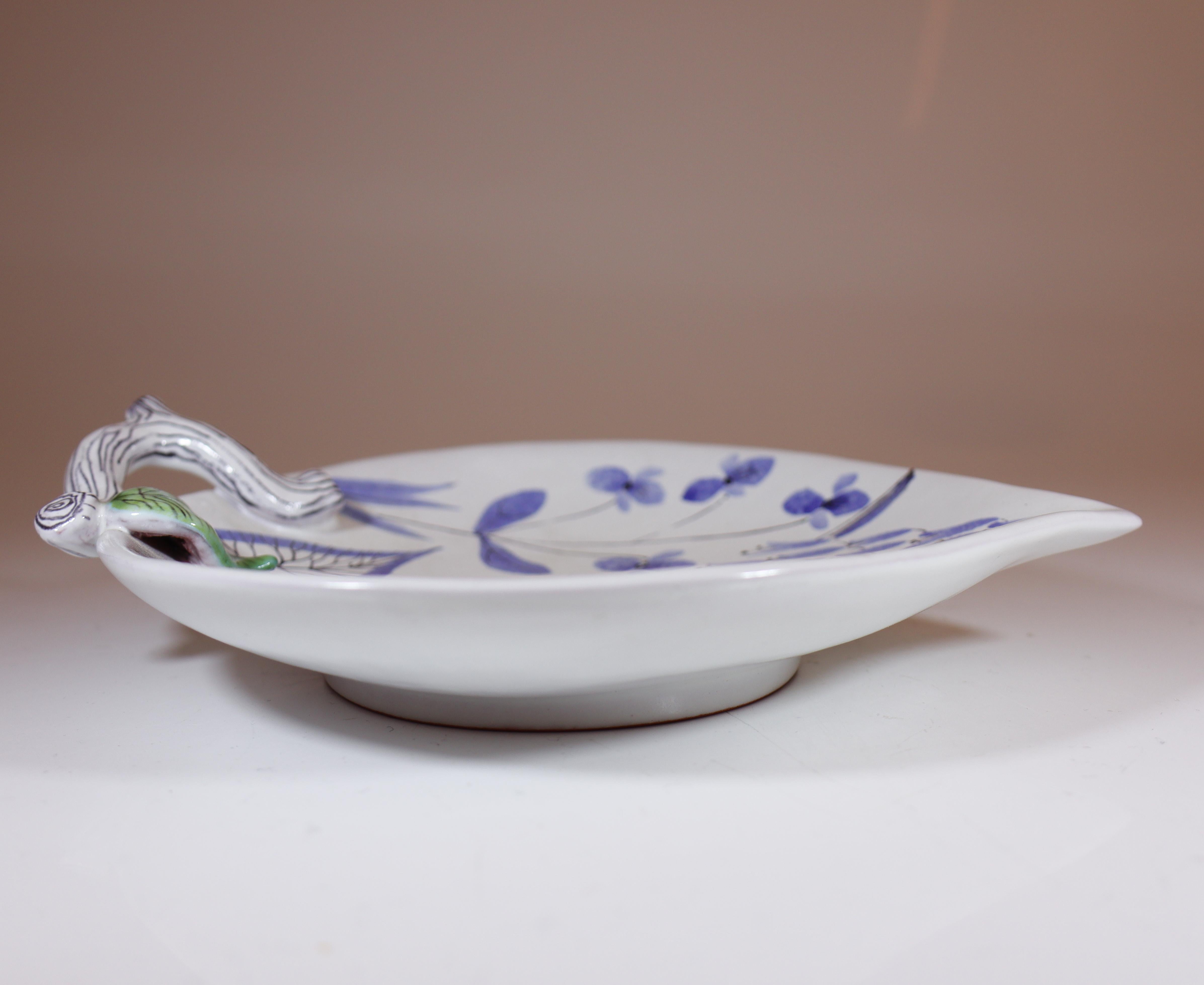 Svedese Piatto da portata a forma di foglia in maiolica, Stig Lindberg, Gustavsbergs Studio in vendita