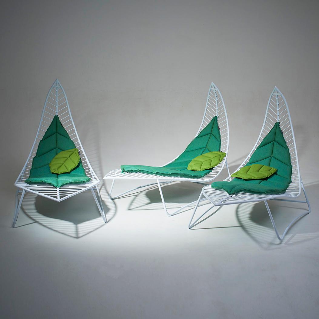 Contemporary Leaf Shaped Sunbed for Indoor or Outdoor Use For Sale