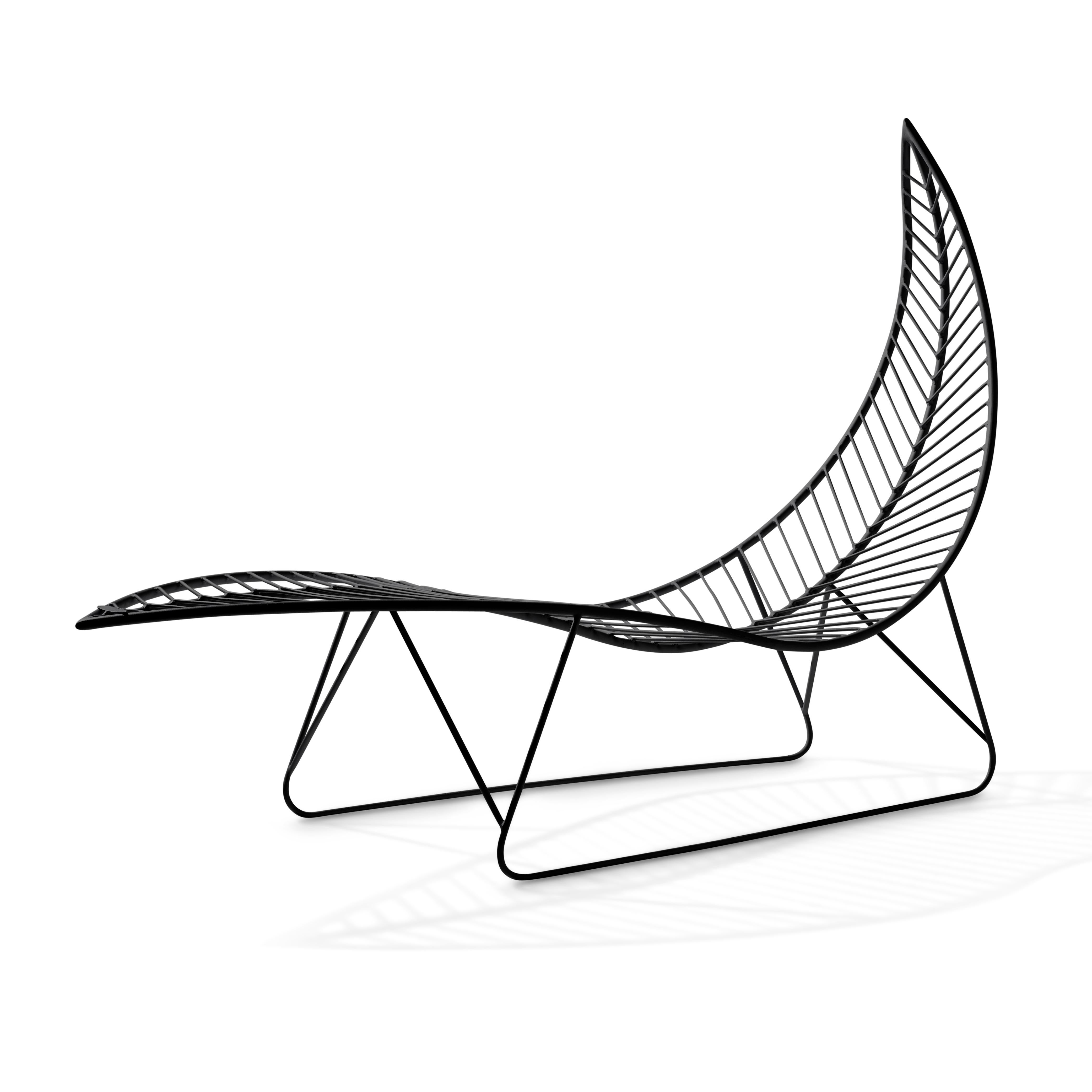 The LEAF hanging swing chair is fluid and organic. The chair is inspired by nature and is reminiscent of organic leaf shapes with its veins flowing out from the centre. It is simple and striking in its visual appeal.

The chair has been designed