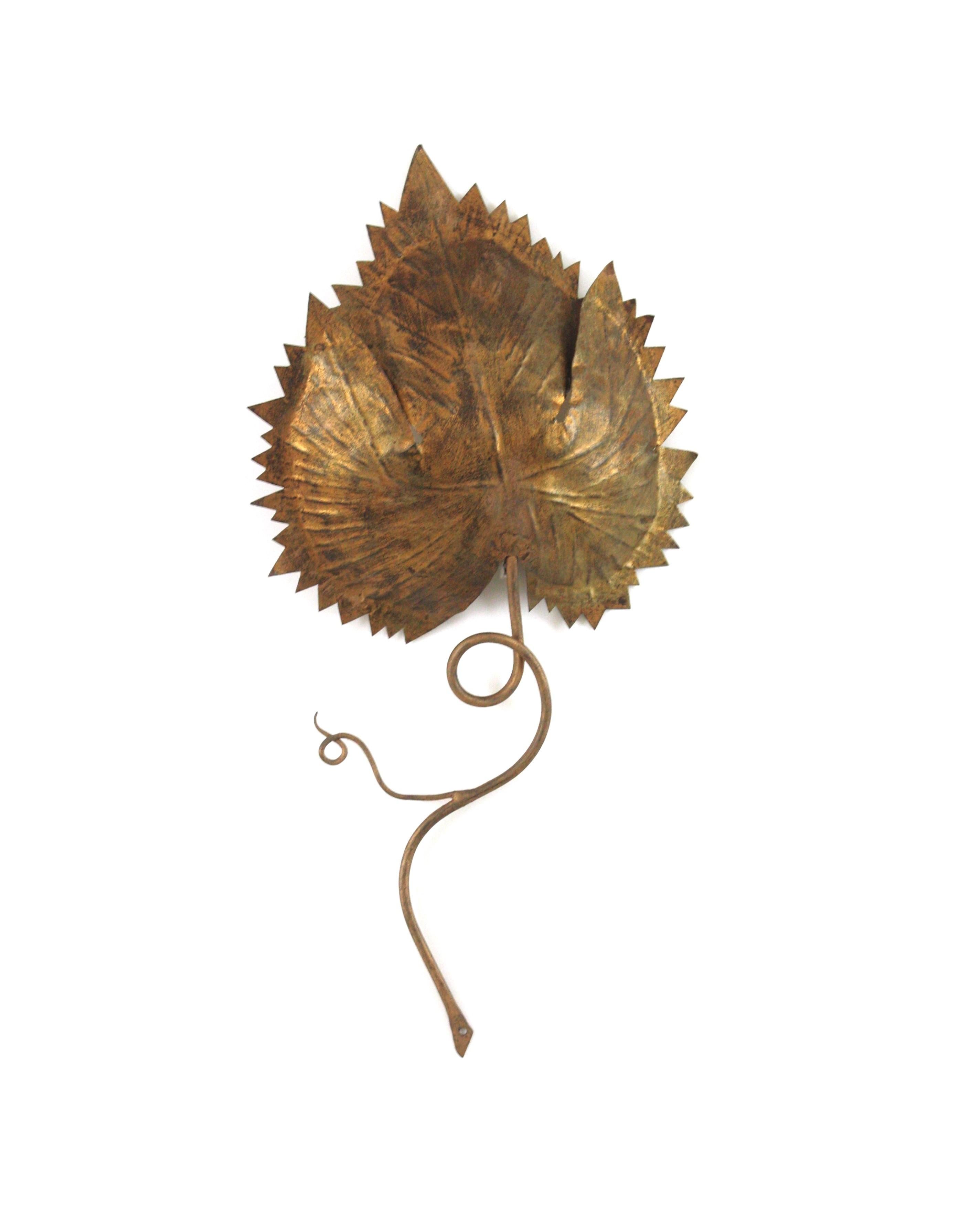 Leaf Shaped Wall Light / Wall Sculpture in Gilt Iron, Spain 1950s For Sale 5