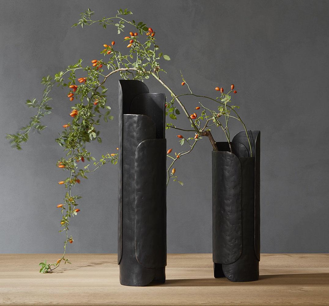 Français Grand vase en forme de feuille conçu par Dan Yeffet pour la collection Particuliere en vente