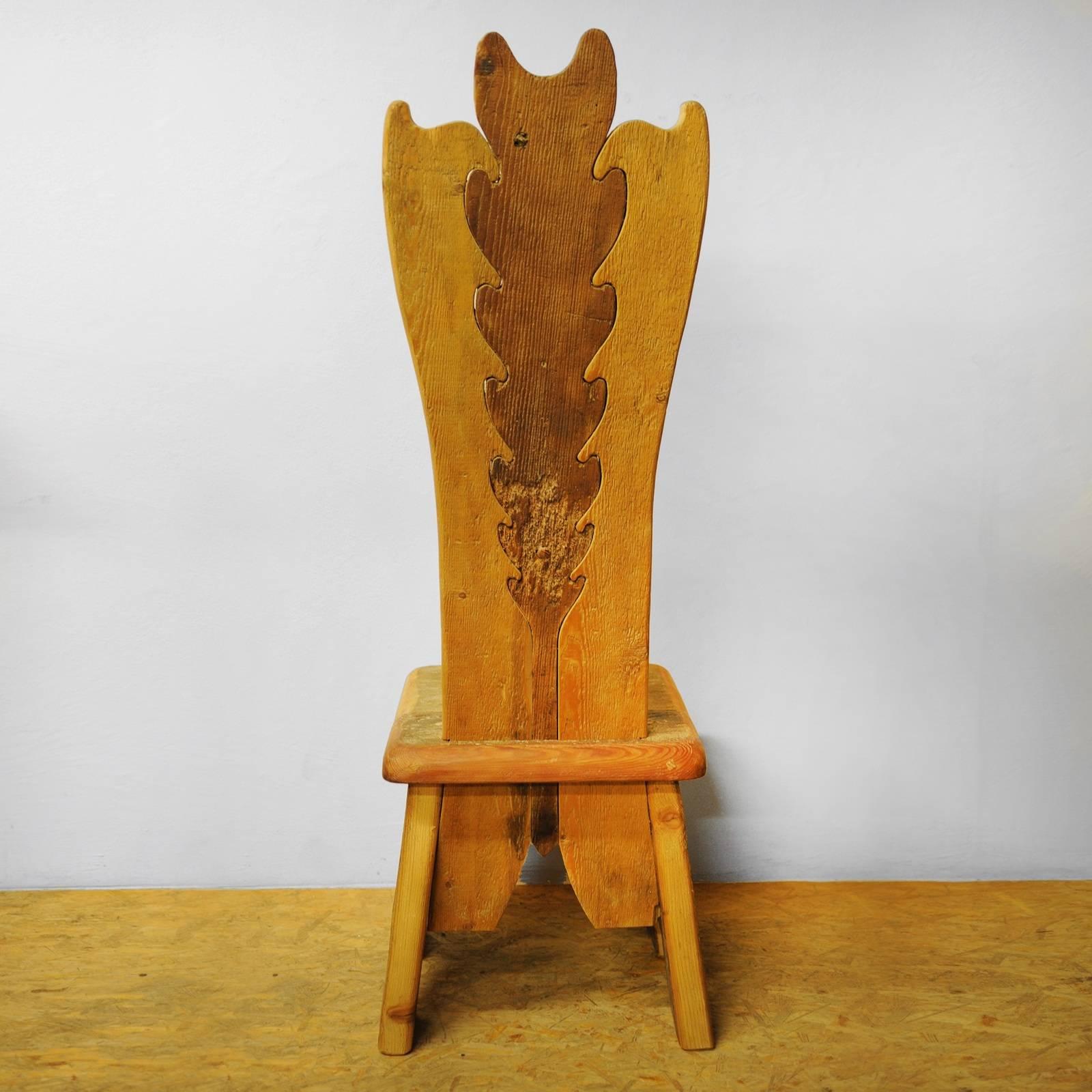 Part of the Throne collection of stunning chairs, this piece boast a stunning silhouette combining a sturdy and low base with an elongated backrest shaped like a stylized leaf. Mixing reclaimed larch, Swiss pine, fir, and pine taken from old 16th