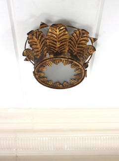 Apparecchio da incasso a corona fogliata in ferro dorato e vetro, anni '40