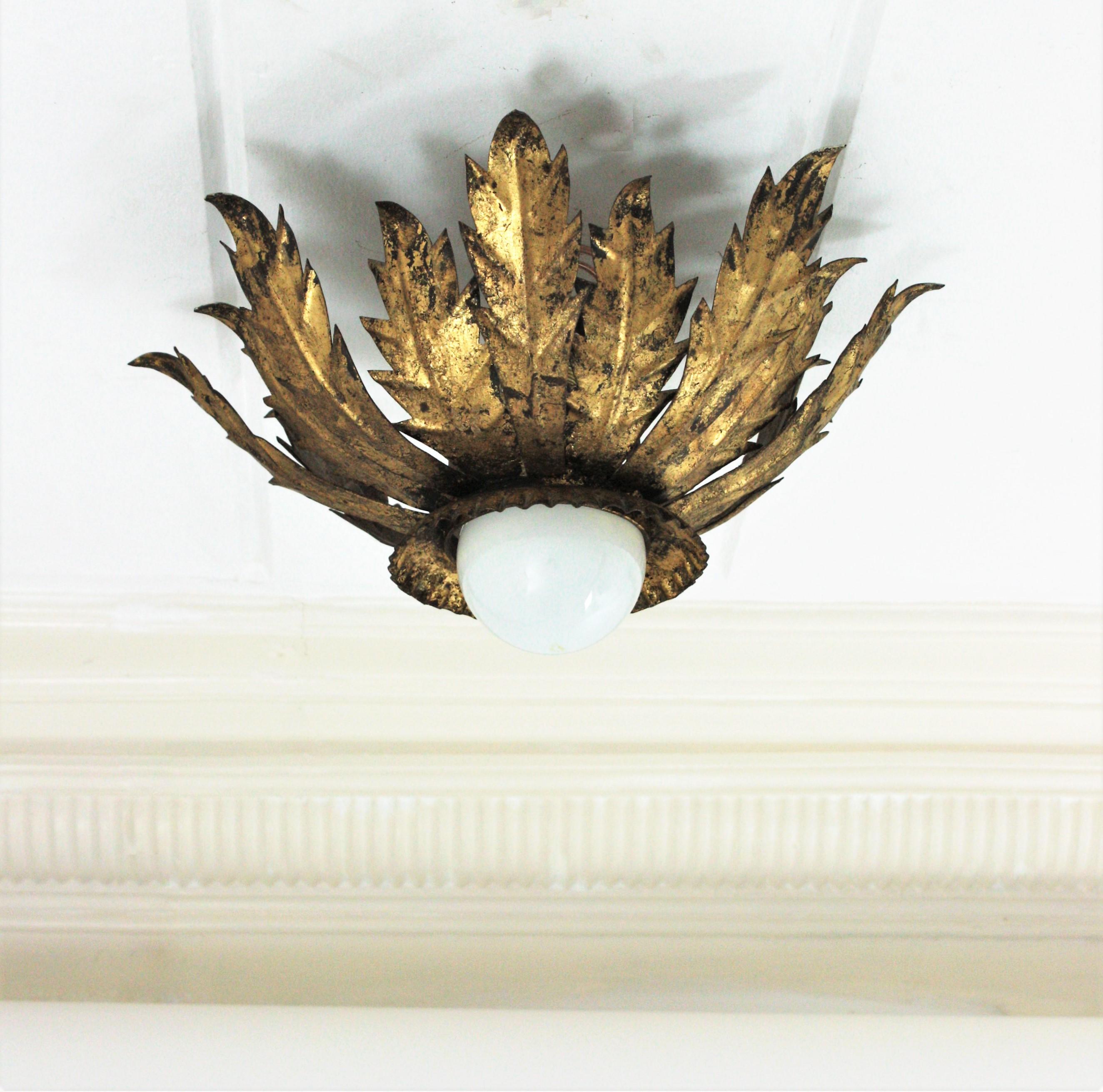 Leafed Crown Sunburst Light Fixture in Gold Gilt Metal In Good Condition For Sale In Barcelona, ES