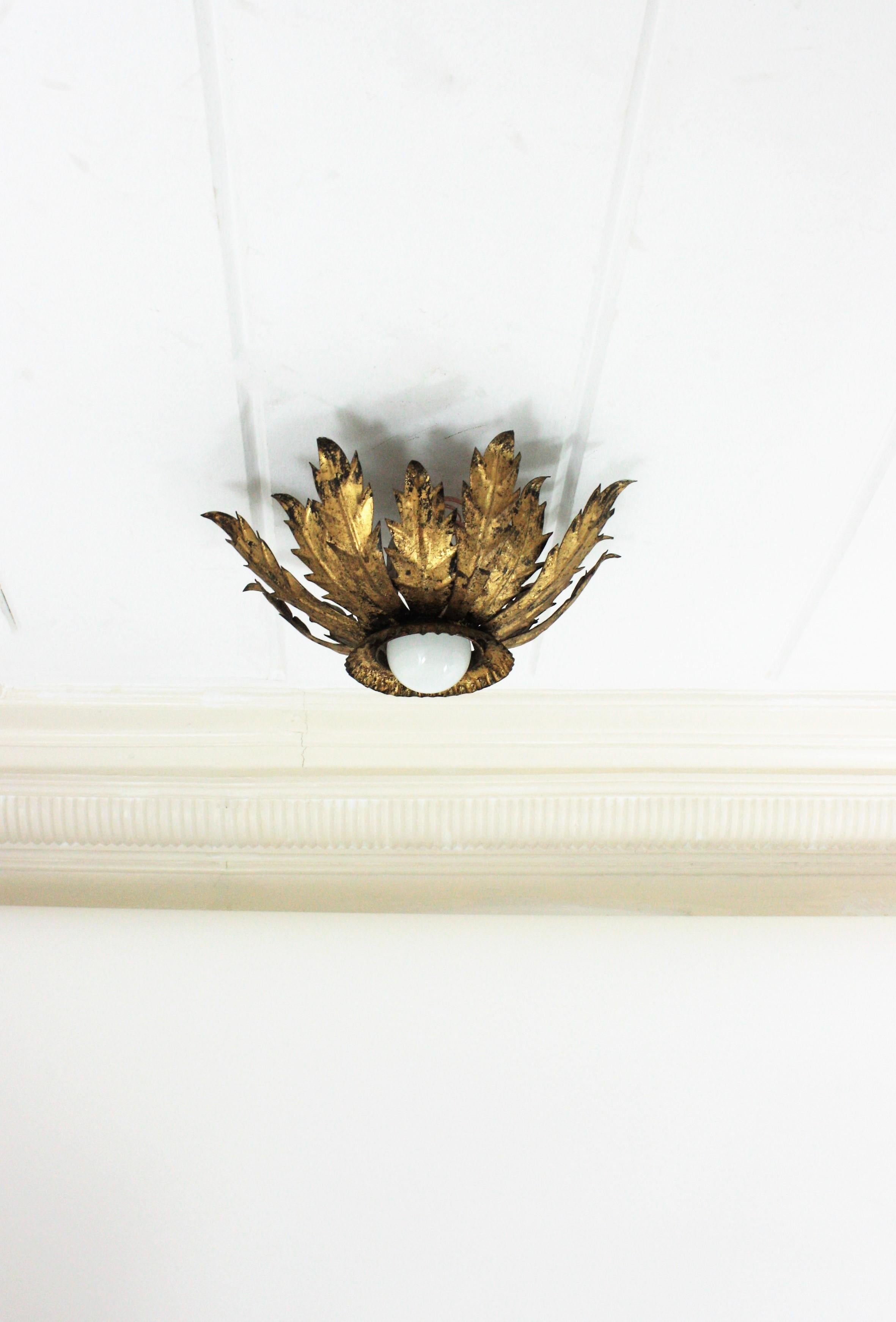 Leafed Crown Sunburst Light Fixture in Gold Gilt Metal For Sale 1