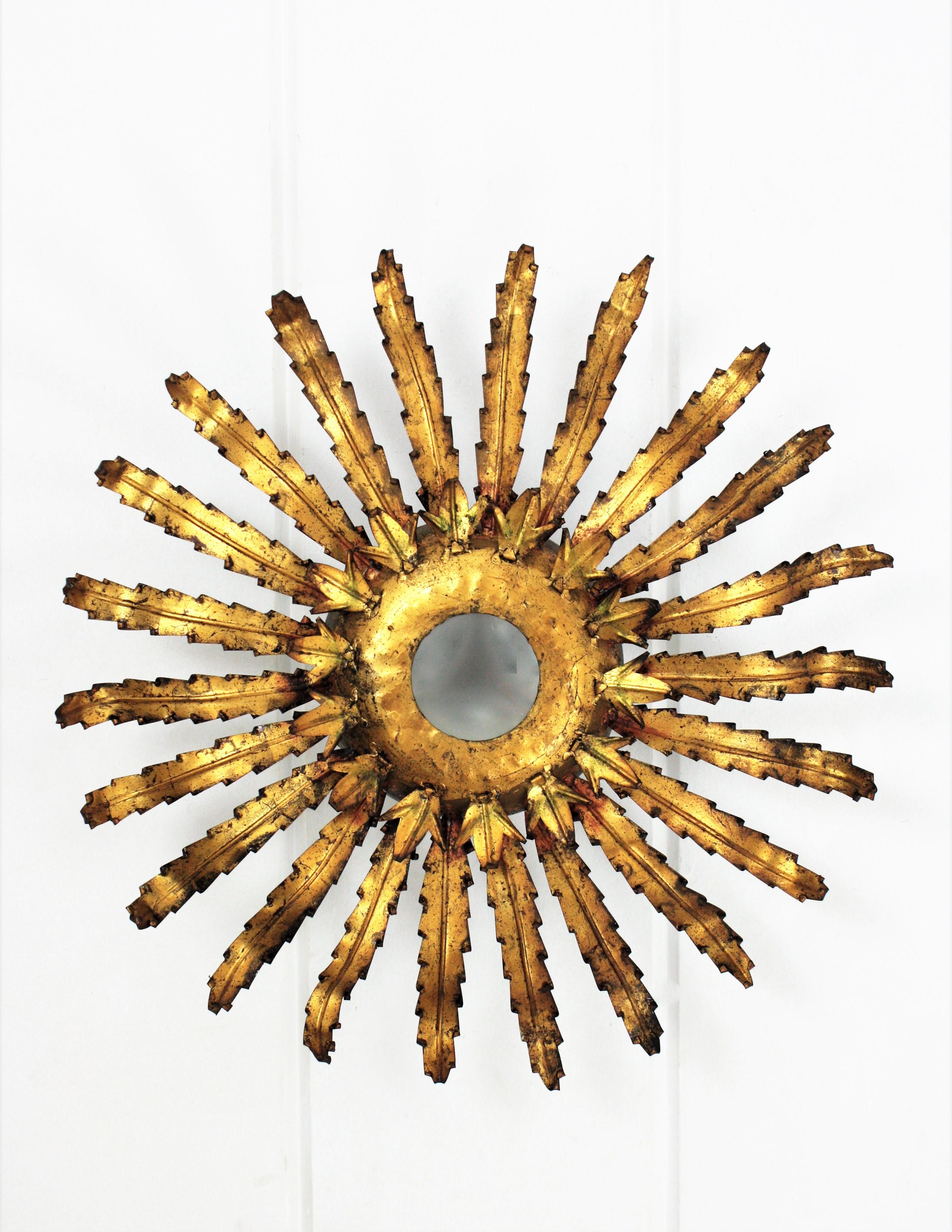 Luminaire Sunburst en métal doré à feuilles, années 1960 en vente 7