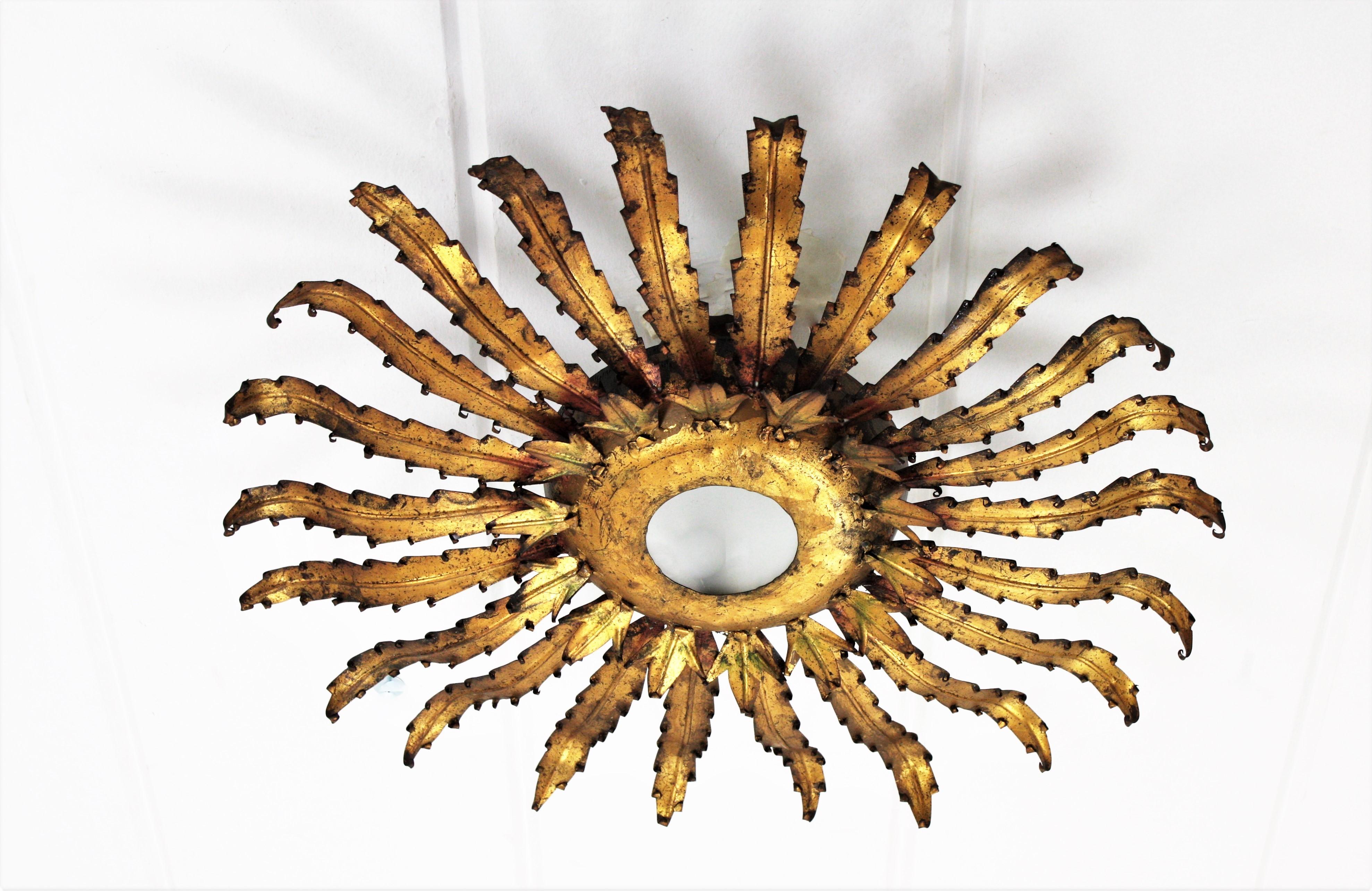 Sunburst Leafed Light Fixture in Gilt Metal, 1960s For Sale 1