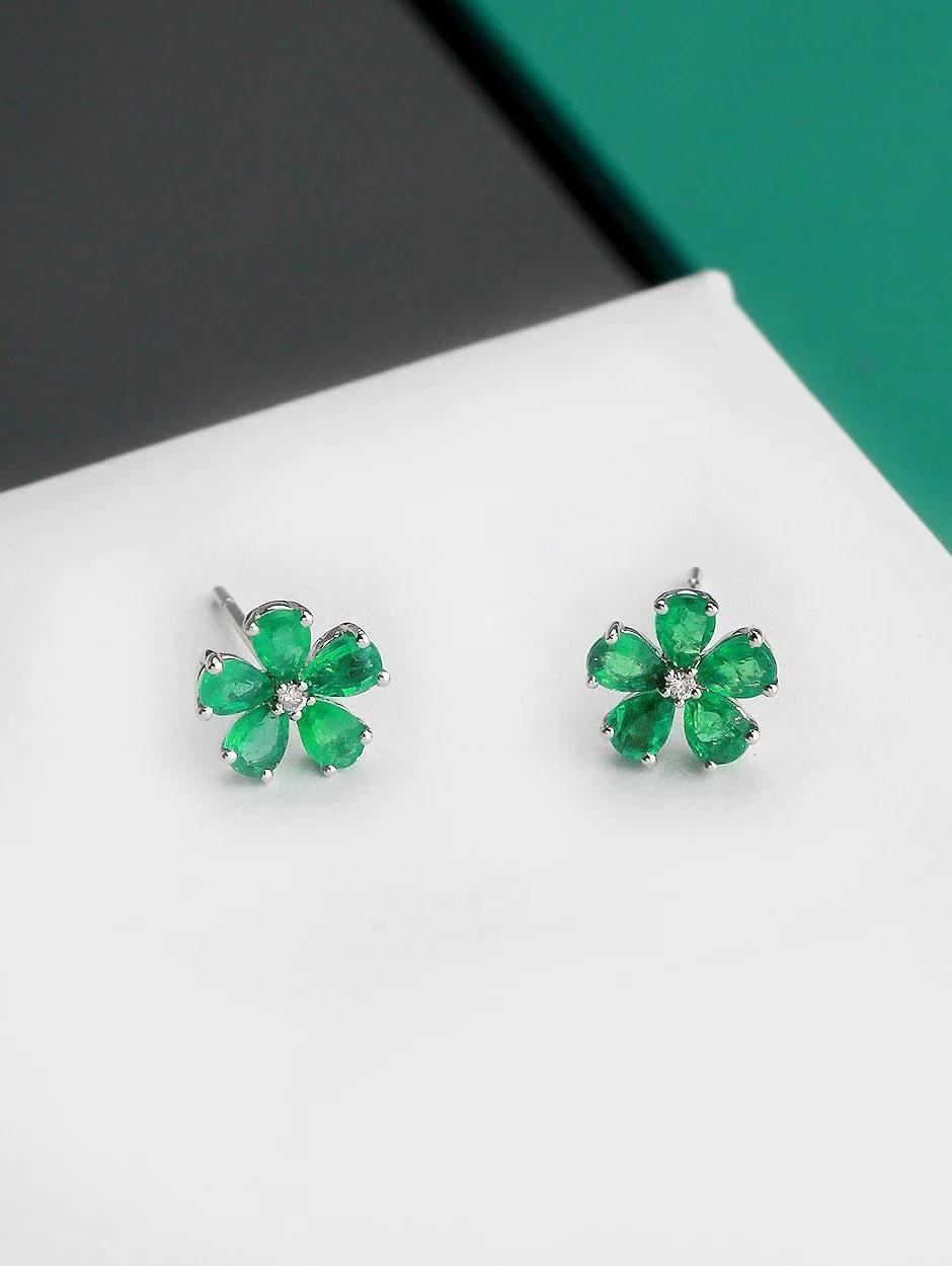 Earring Information

Diamond Type : Natural Diamond
Metal : 18K
Metal Color : White Gold
Diamond Carat Weight : 0.02ttcw
Emerald Carat Weight : 1.00ttcw
Diamond Color Clarity : SI-Quality / H-Color


JEWELRY CARE
Over the course of time, body oil