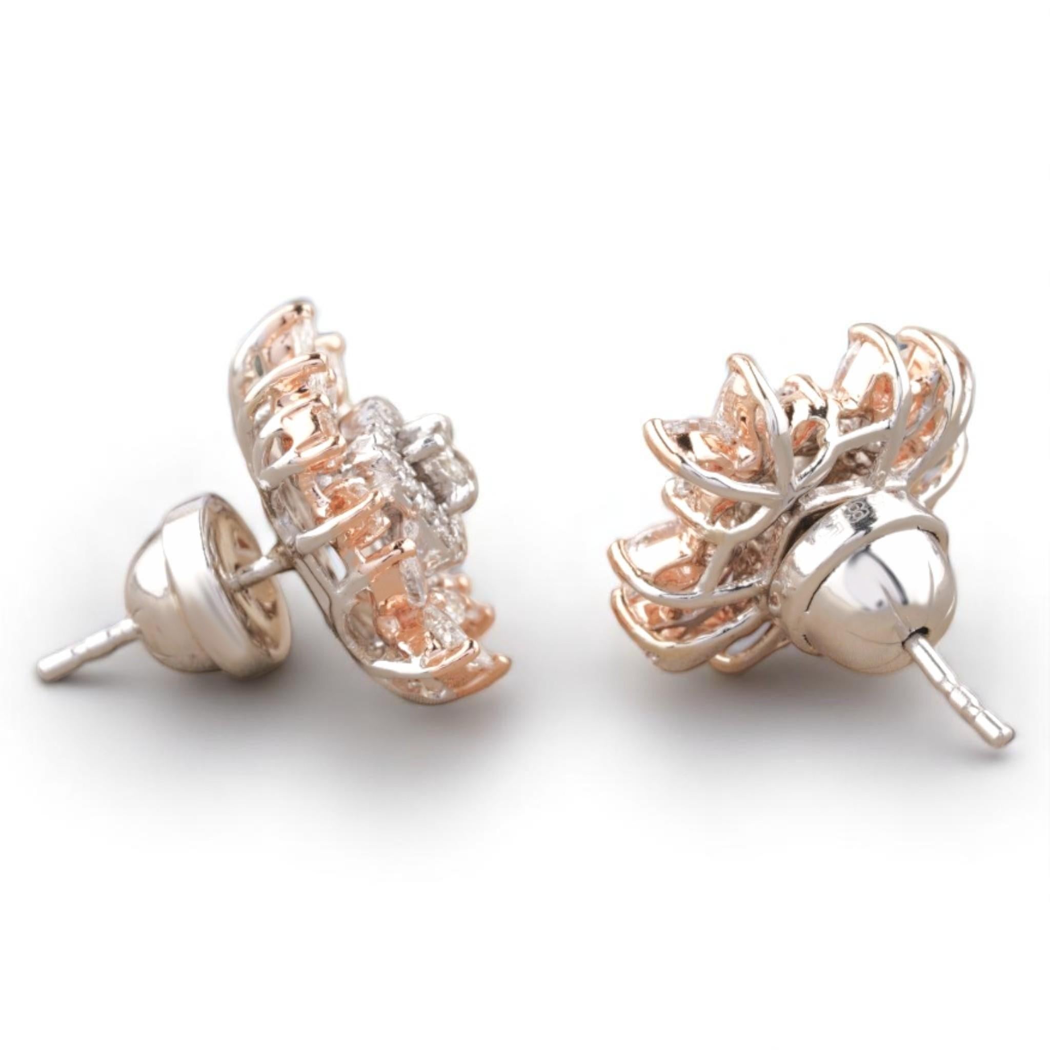 Donna Orecchini con diamante floreale Leaflet in oro massiccio 14k (certificati) in vendita