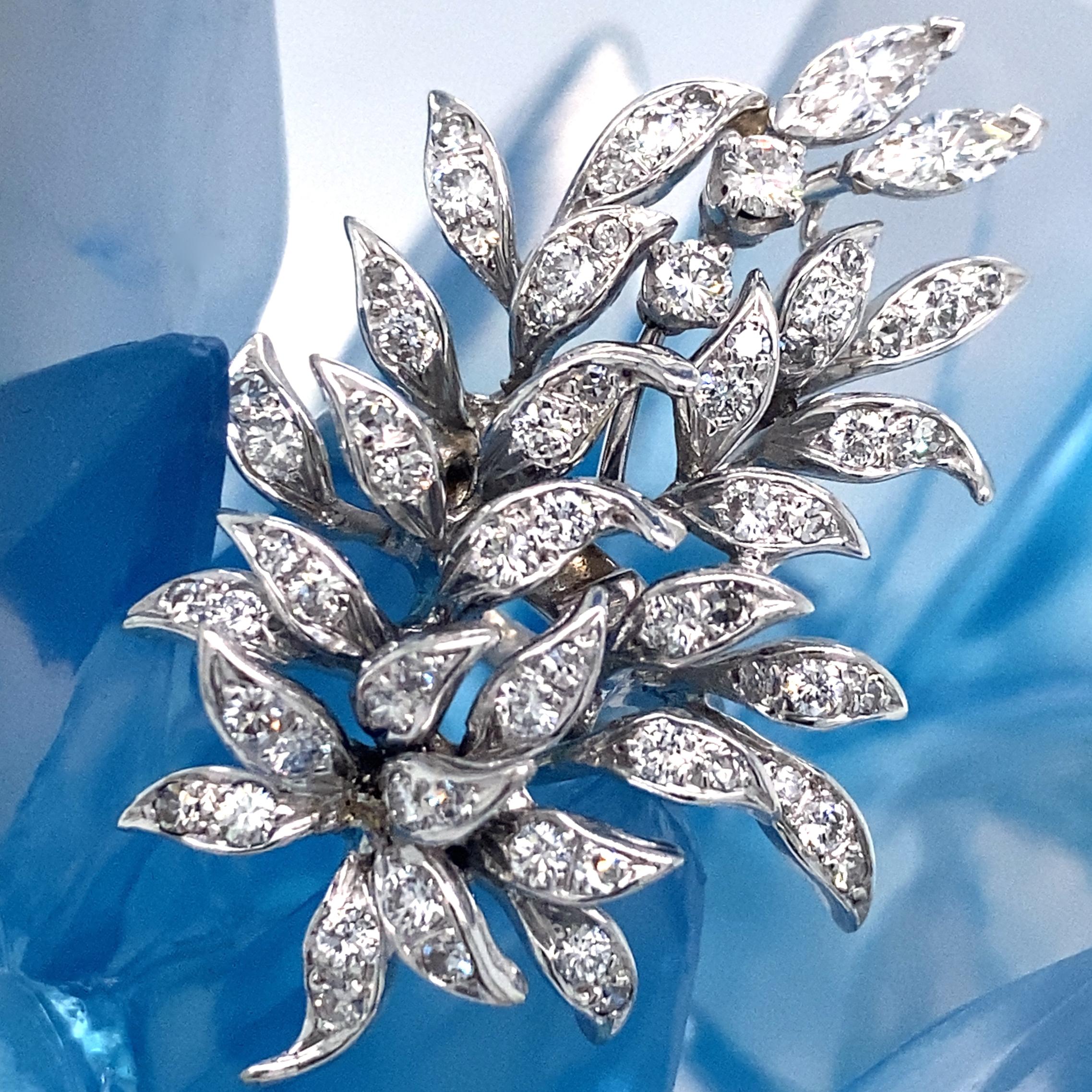Women's or Men's Leafy 1970s Cocktail Ring in White Gold with 1 Carat Full- & Single-Cut Diamonds