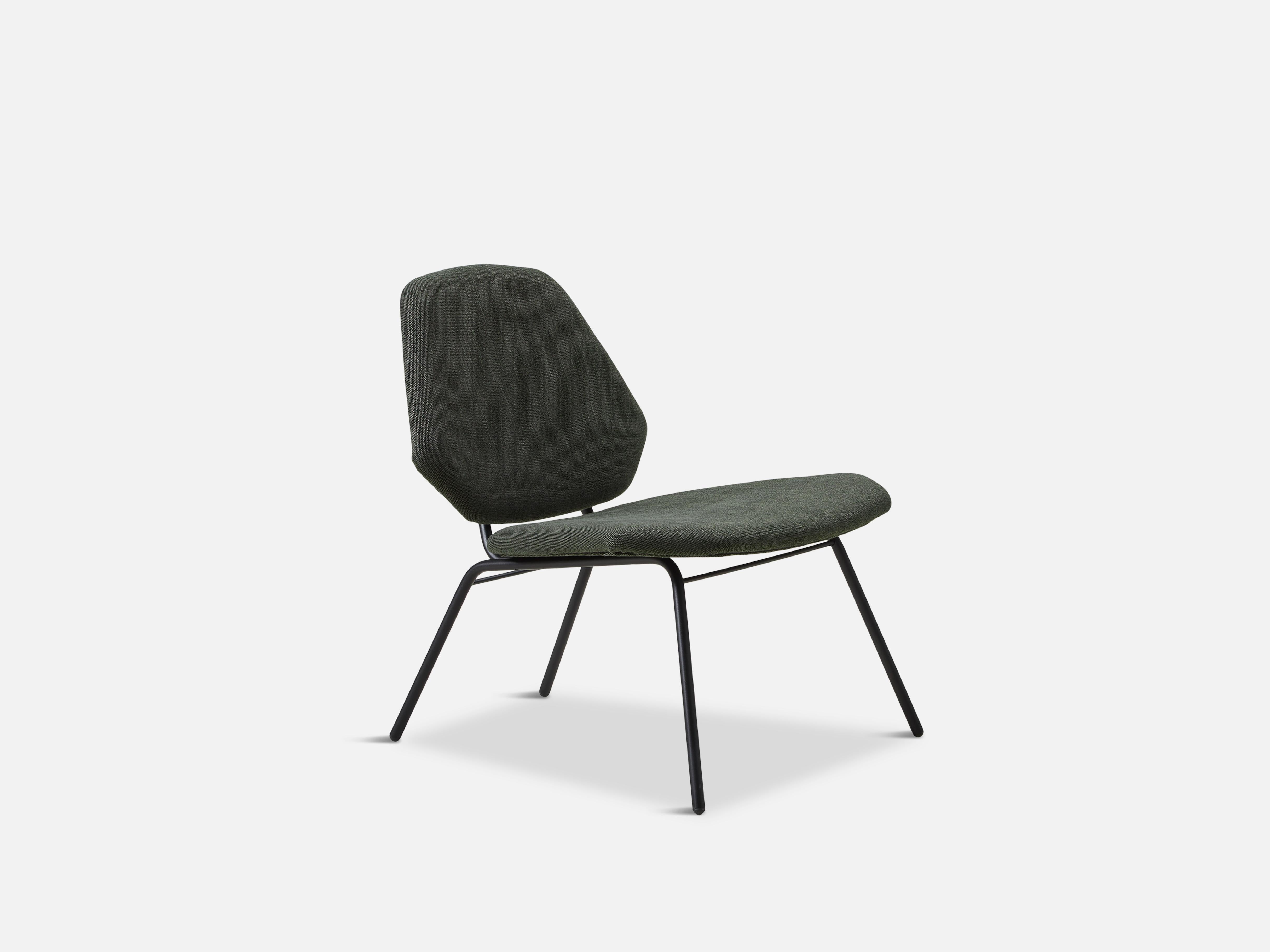 Lean army green lounge chair par Nur Design
Matériaux : Contreplaqué, fibres et mousse
Dimensions : D 66 x L 64 x H 72 cm
Disponible également en différentes couleurs.

Les fondateurs, Mia et Torben Koed, ont décidé de mettre leurs 30 années