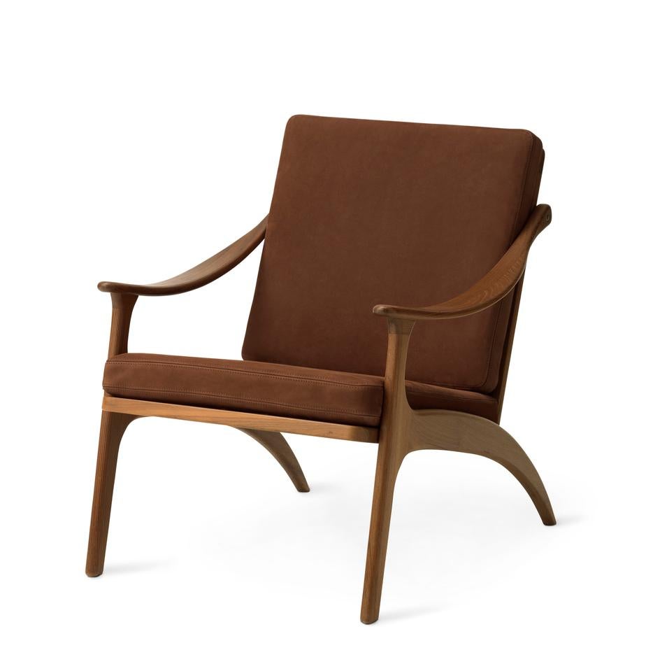 Lean Back Lounge chair Nabuk Teak Terra by Warm Nordic
Dimensions: D68 x W78 x H 78 cm
Material: Solid Teak, Foam, Textile upholstery
Weight: 9 kg
Also available in different colours, materials and finishes. 

Lean Back is an elegant,
