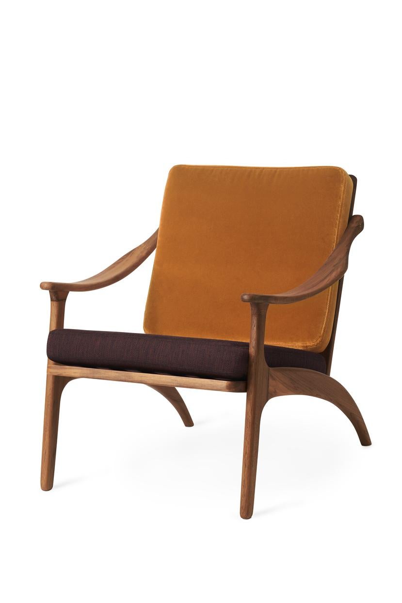 Lean back lounge chair teak amber coffee brown by Warm Nordic
Dimensions: D 68 x W 78 x H 78 cm
Material: Solid teak, foam, textile upholstery
Weight: 9 kg
Also available in different colours, materials and finishes.

Lean Back is an elegant,