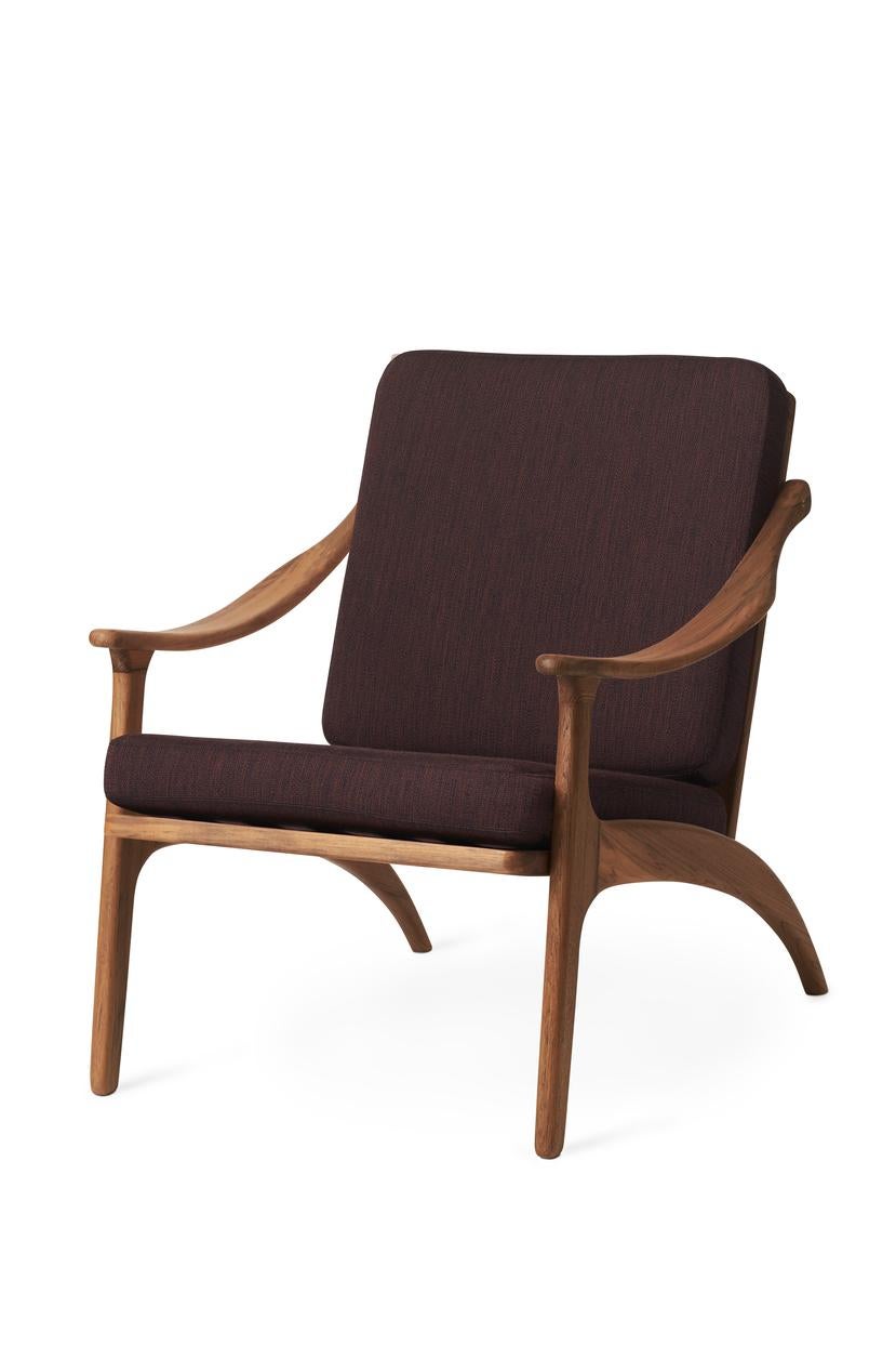 Lean back lounge chair teak coffee brown by Warm Nordic
Dimensions: D 68 x W 78 x H 78 cm
Material: Solid teak, foam, textile upholstery
Weight: 9 kg
Also available in different colours, materials and finishes.

Lean Back is an elegant,