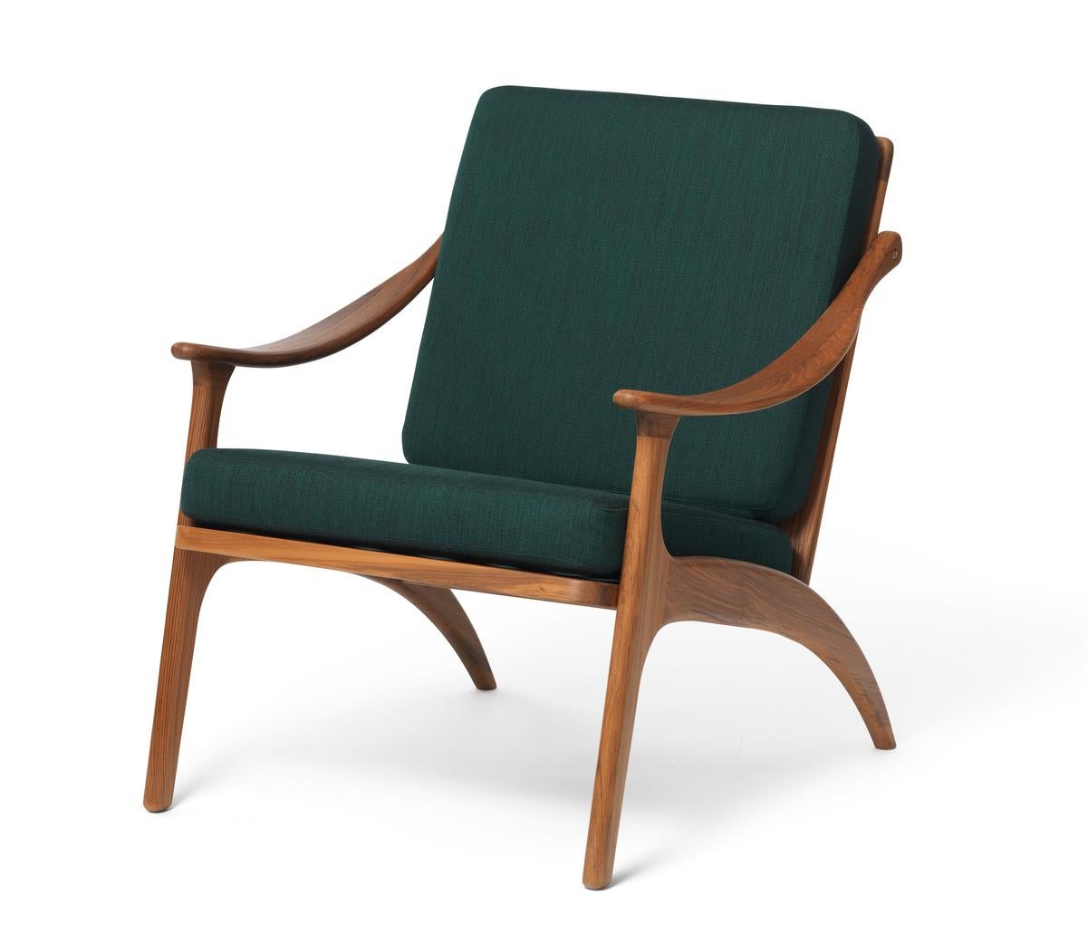 Lean back lounge chair teak forest green by Warm Nordic
Dimensions: D68 x W78 x H 78 cm
Material: Solid Teak, Foam, Textile upholstery
Weight: 9 kg
Also available in different colours, materials and finishes. 

Lean Back is an elegant,