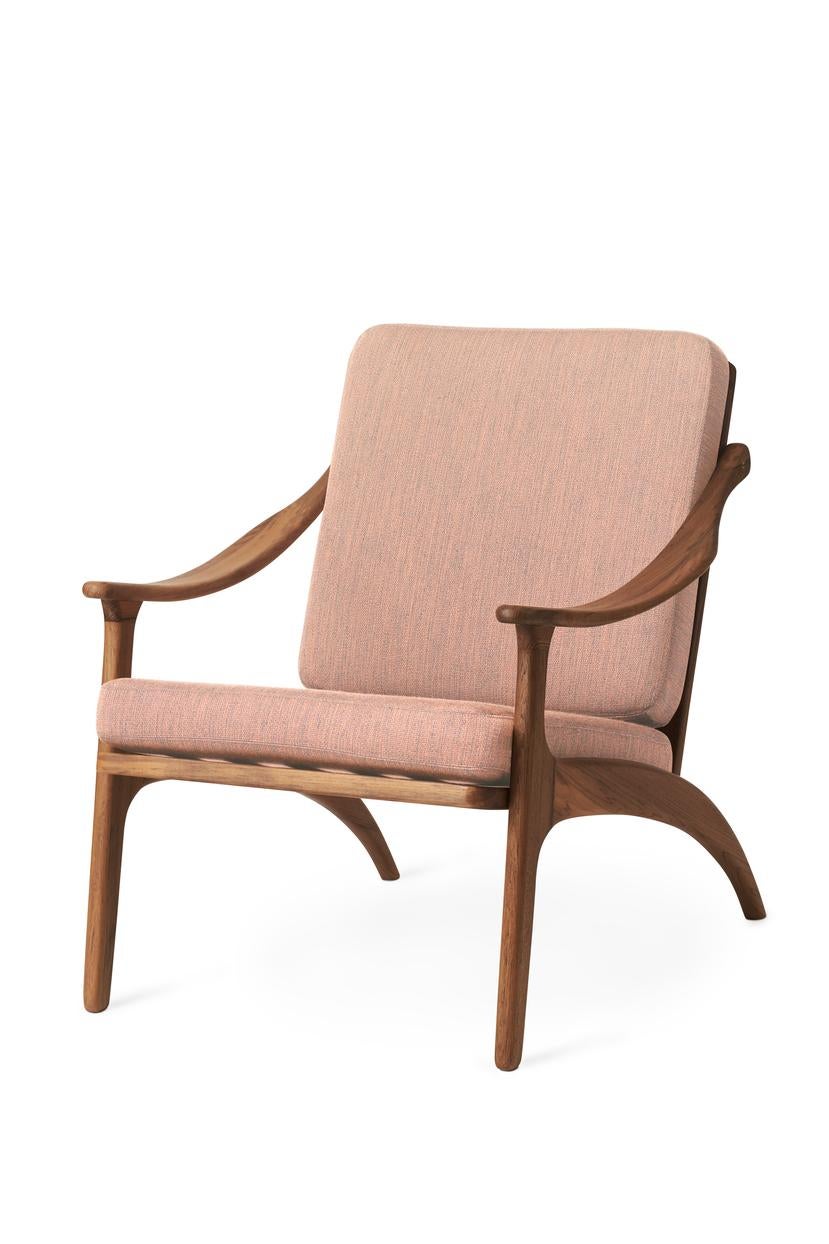 Lean back lounge chair teak pale rose by Warm Nordic
Dimensions: D68 x W78 x H 78 cm
Material: Solid Teak, Foam, Textile upholstery
Weight: 9 kg
Also available in different colours, materials and finishes. 

Lean Back is an elegant, reclining