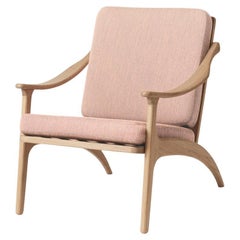 Lean Back Lounge Chair Weiß geölte Eiche Pale Rose von Warm Nordic