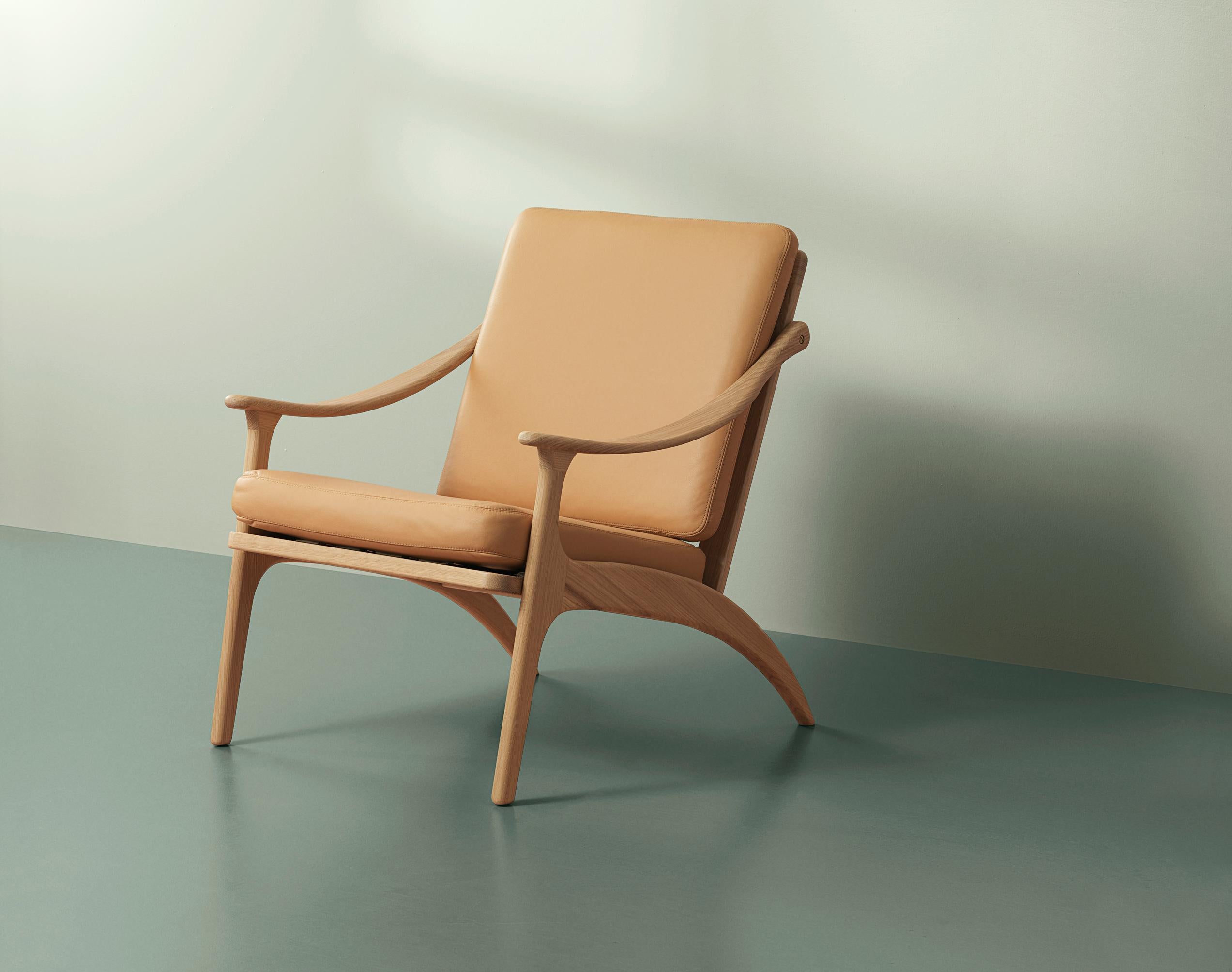 Lean Back Monochrome Lounge Chair in Oak, by Arne Hovmand-Olsen from Warm Nordic For Sale 1
