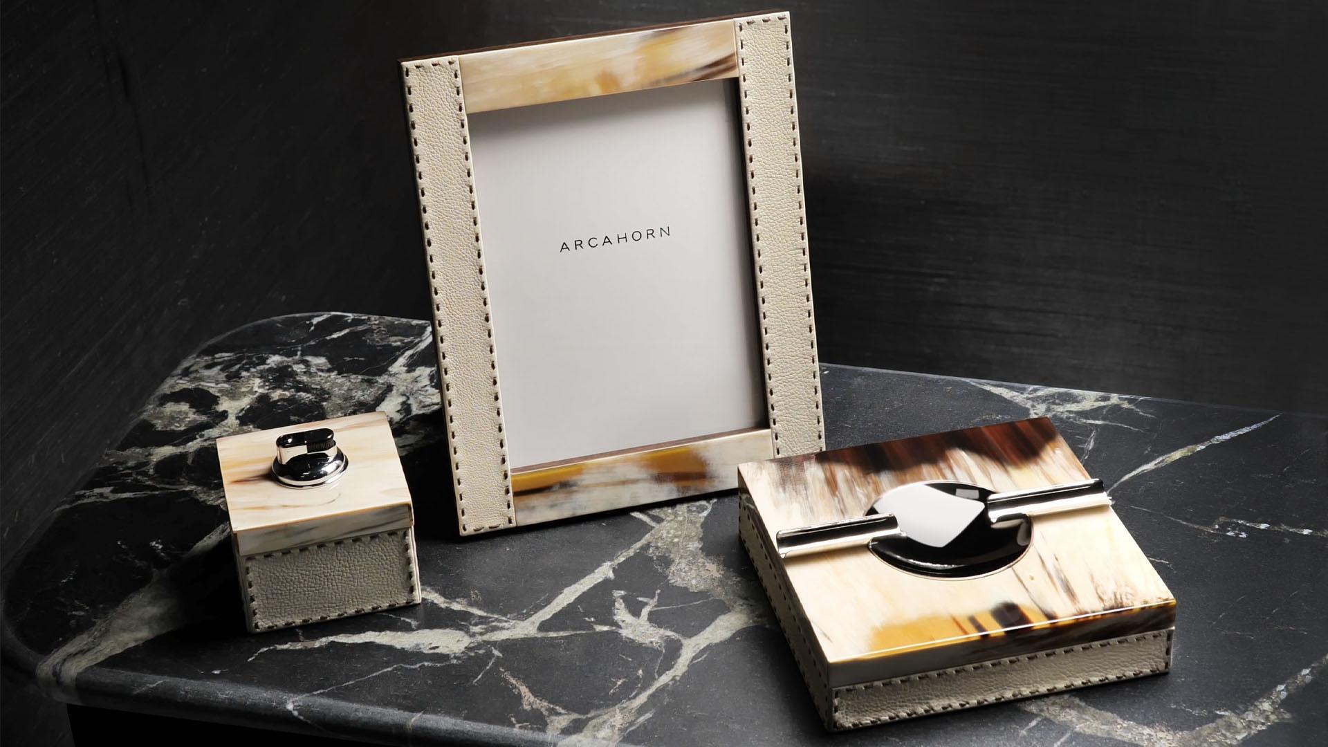 Leandro Ash Tray in Pebbled Leather with Lid in Corno Italiano, Mod. 4442 In New Condition For Sale In Recanati, Macerata