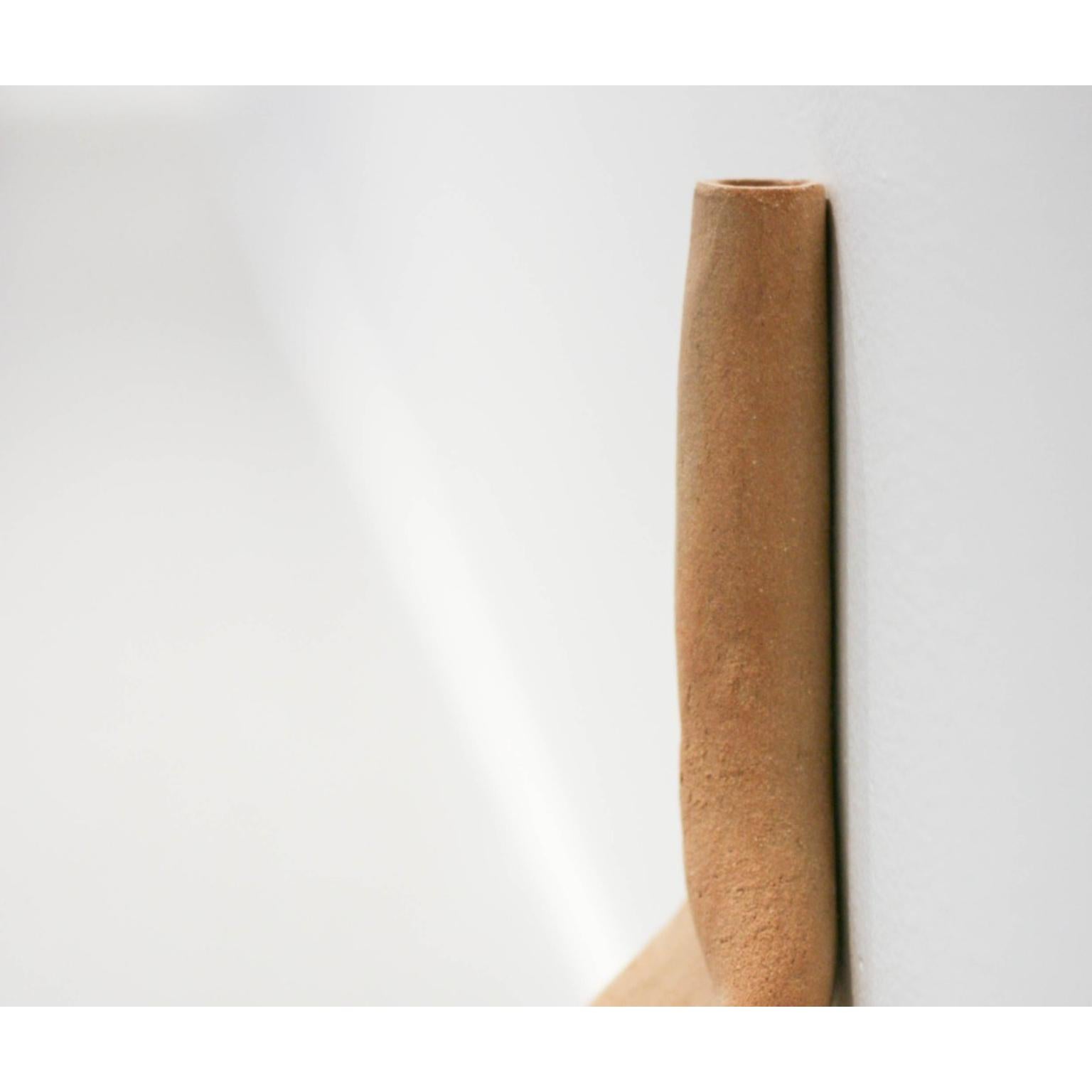 Altro Leaning Against The Wall I Decorative Ceramic Vase by Lillian Tørlen in vendita