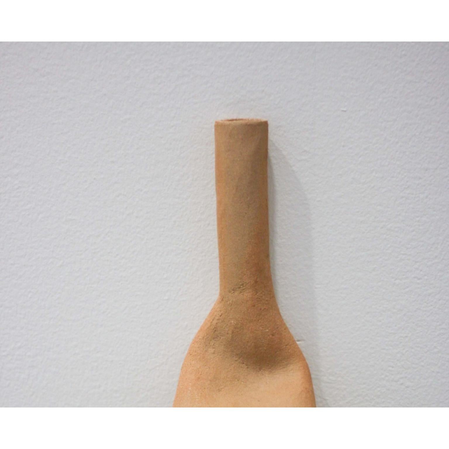 XXI secolo e contemporaneo Leaning Against The Wall I Decorative Ceramic Vase by Lillian Tørlen in vendita