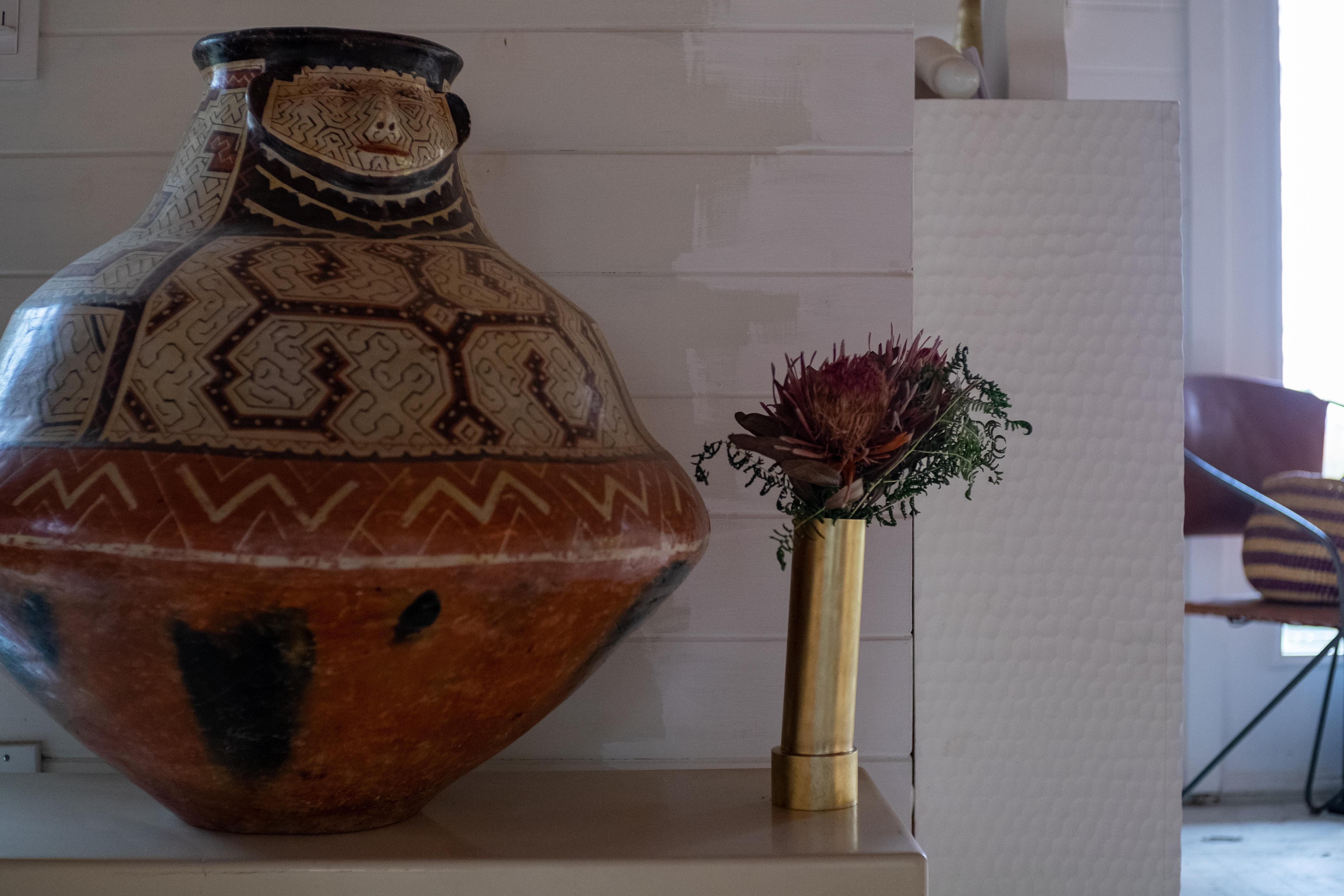 Vaso a colonna pendente, di Jordan Hufangel in ottone massiccio In condizioni Nuovo in vendita a Washougal, WA