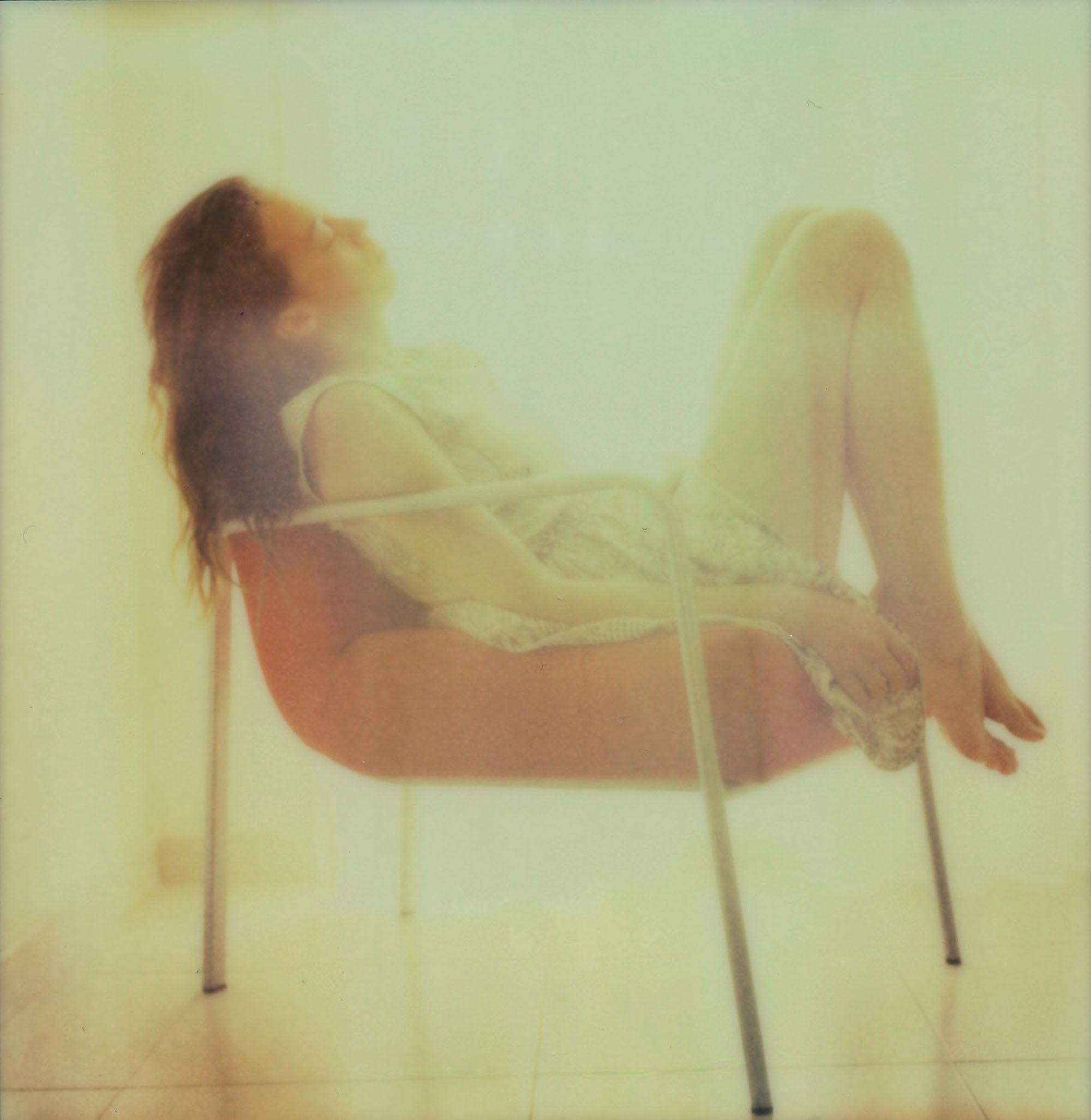 Leanne Surfleet Color Photograph – Self-Portrait II - Passepartout, Contemporary, Polaroid, Farbe, Porträt