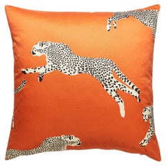 Oreiller en forme de guépard bondissant