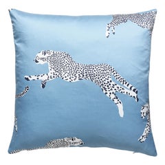 Oreiller en forme de guépard bondissant