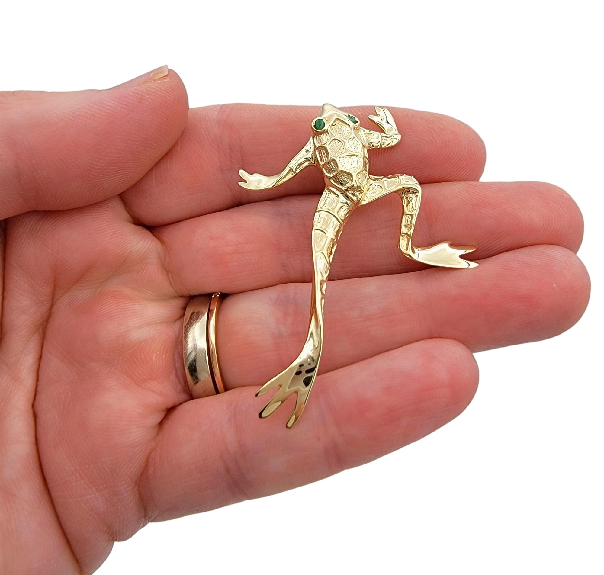 Pendentif grenouille en or jaune 14 carats poli avec yeux d'émeraude en vente 1