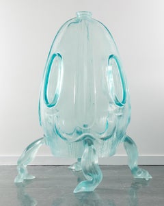 Aprendiendo a volar Escultura abstracta moderna grande en resina fundida azul de Karen Atta