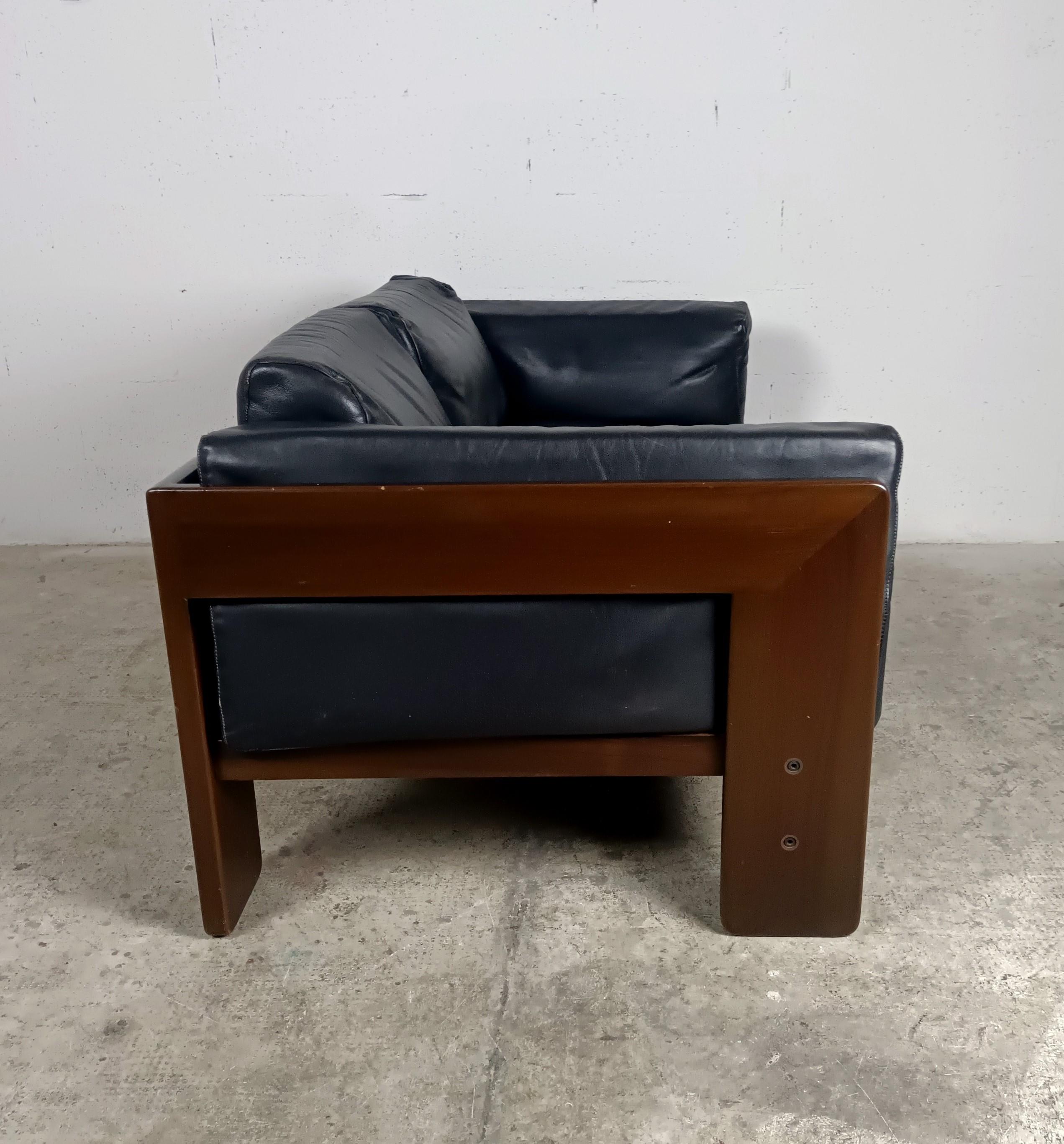 Leather 2 Seater Bastiano Sofa by Afra & Tobia Scarpa for Gavina 60s In Good Condition In Padova, IT