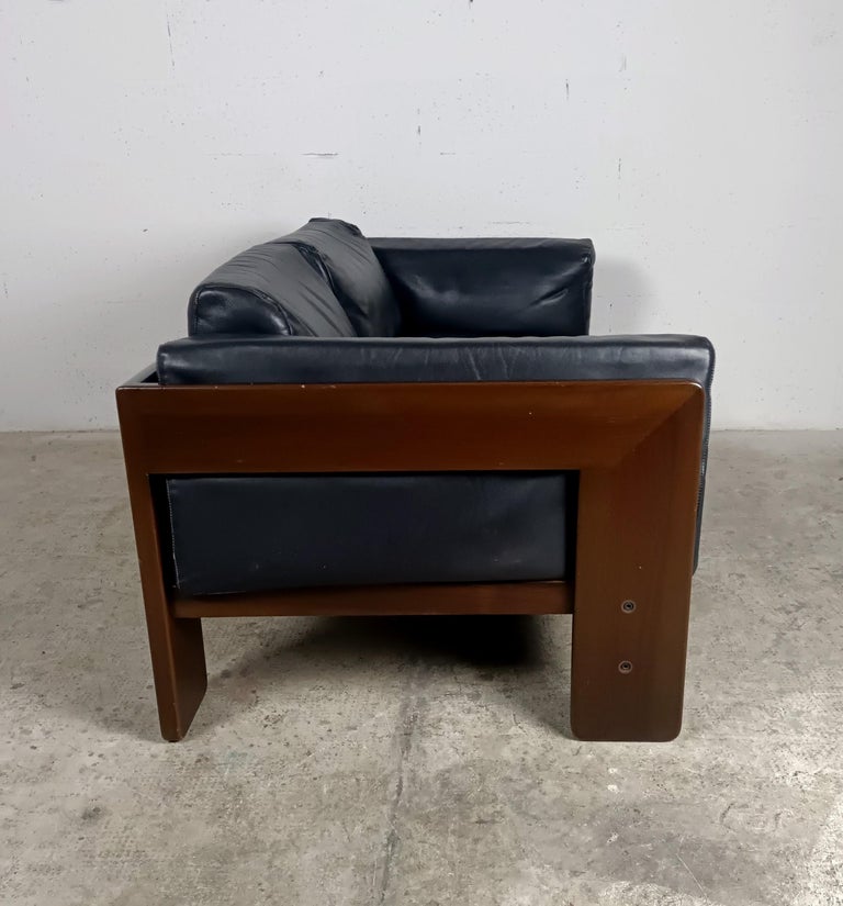 Leather 2 Seater Bastiano Sofa by Afra & Tobia Scarpa for Gavina 60s  In Good Condition In Padova, IT