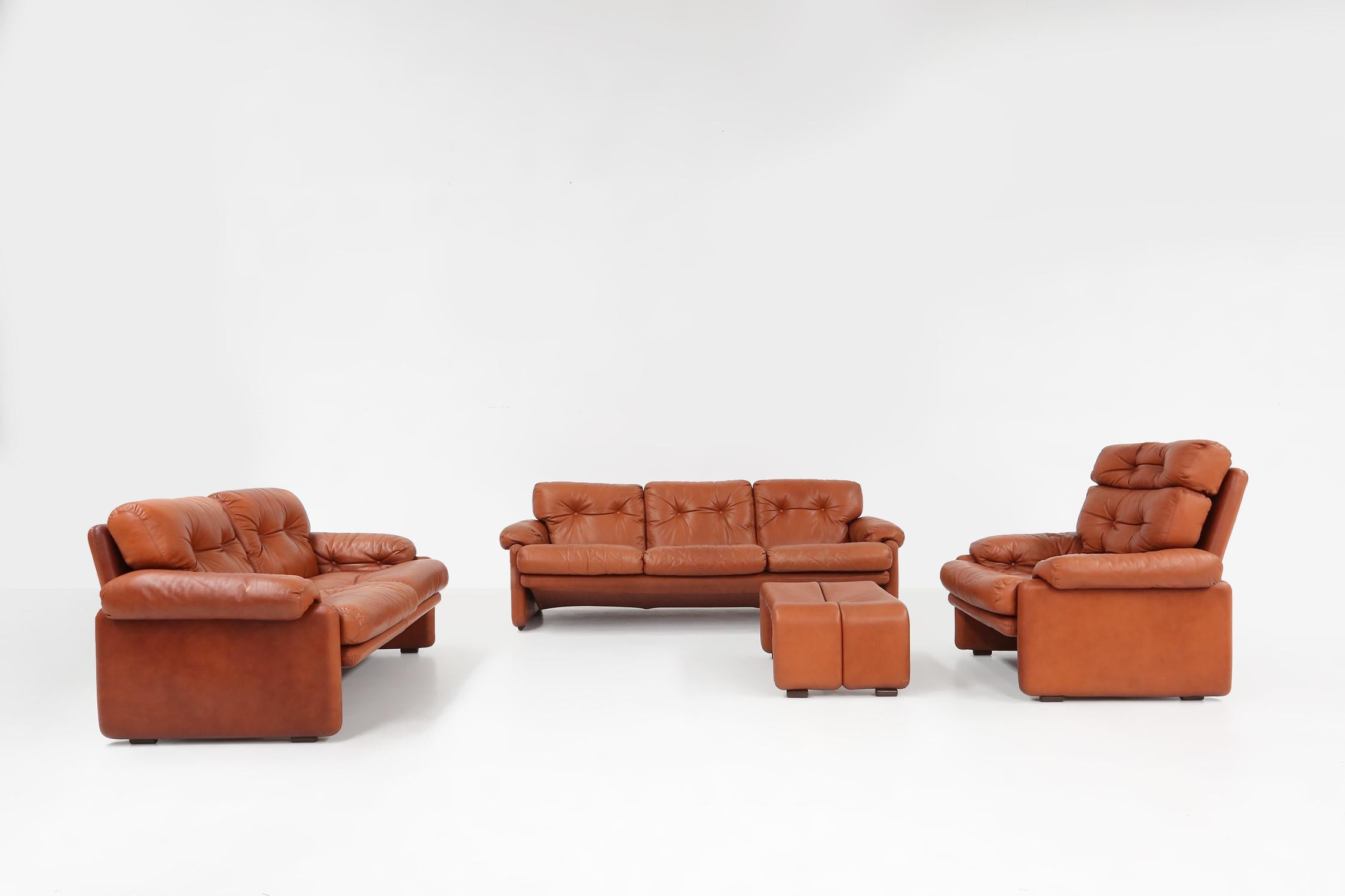 Italy / 1960 / 2-seater sofa /  Coronado / Tobia Scarpa / B&B Italia / leather / mid-century / vintage / Italian design

This extremely comfortable Coronado two-seater sofa was designed by Afra and Tobia Scarpa in the 1960s and produced by B&B