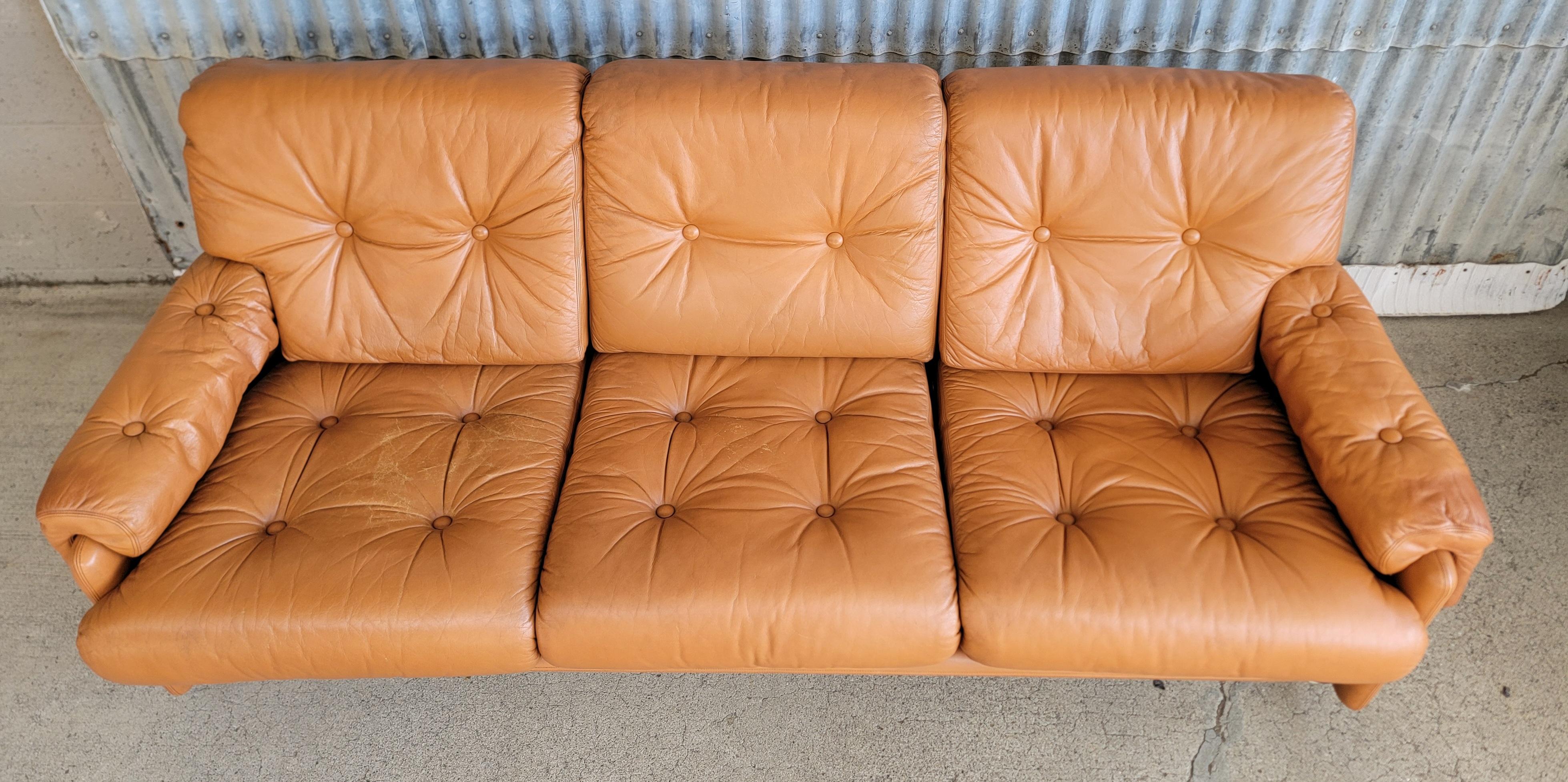 Leather 3 Seat Sofa Attributed to Tobia Scarpa In Good Condition For Sale In Fulton, CA