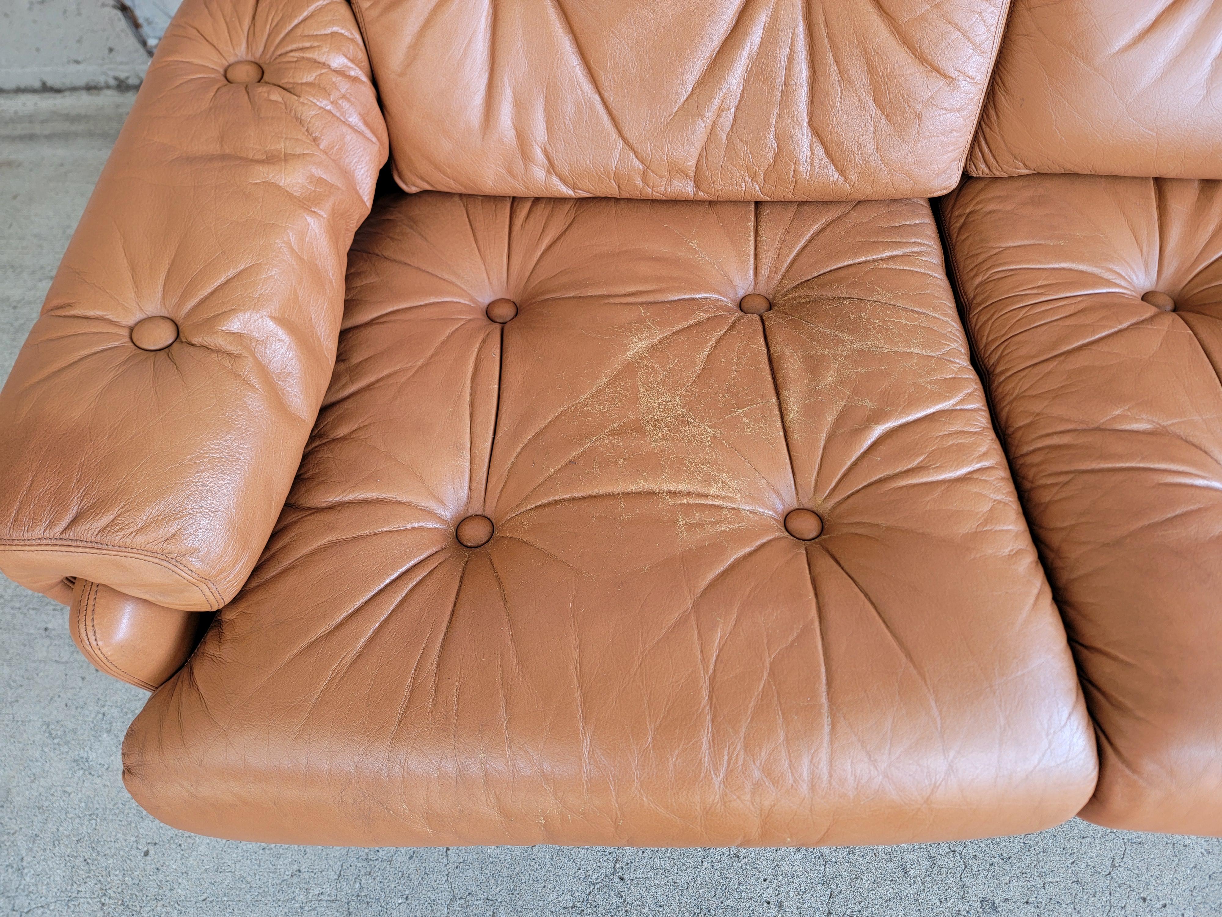 20th Century Leather 3 Seat Sofa Attributed to Tobia Scarpa For Sale