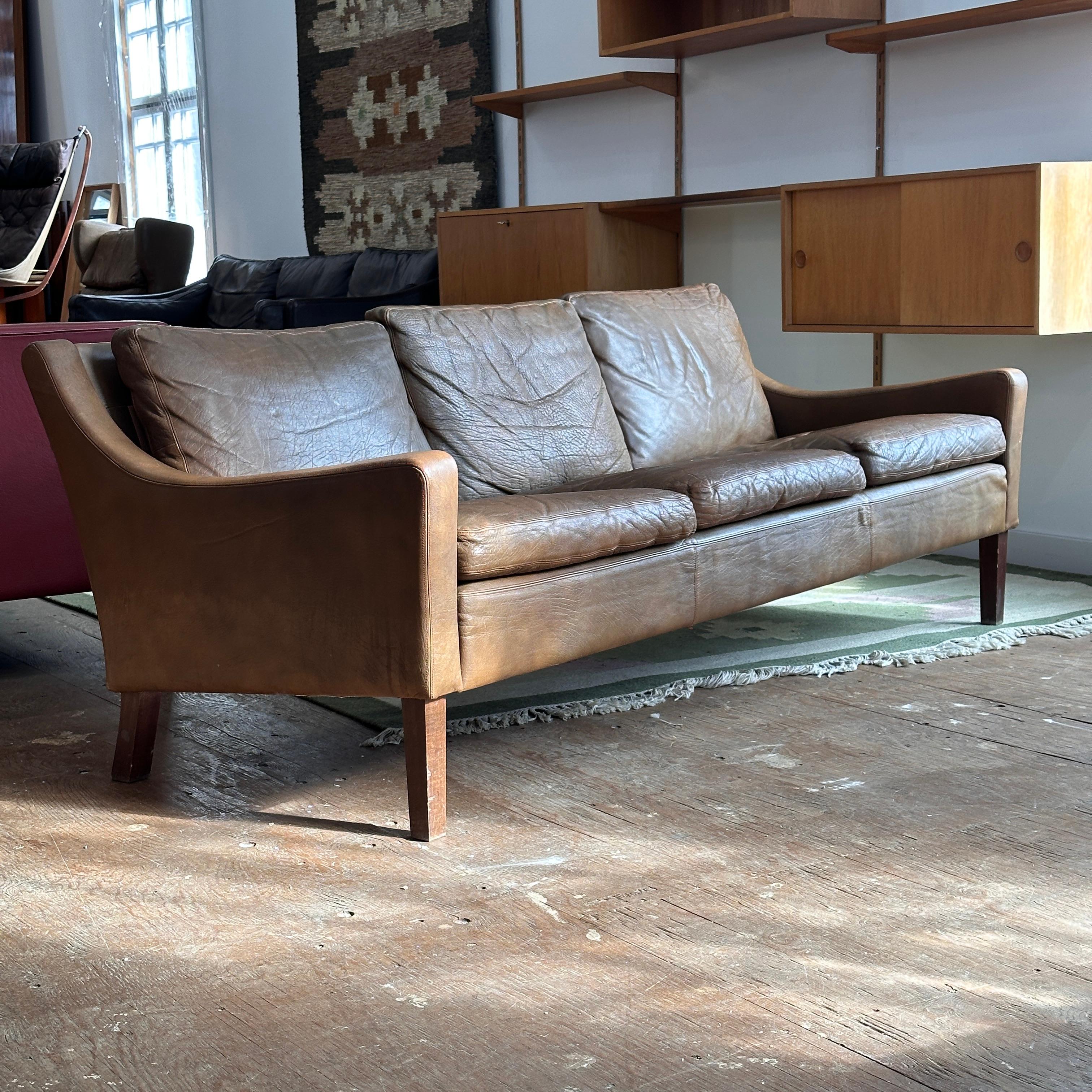 Condit : Excellent état Vintage

Dimensions : 74