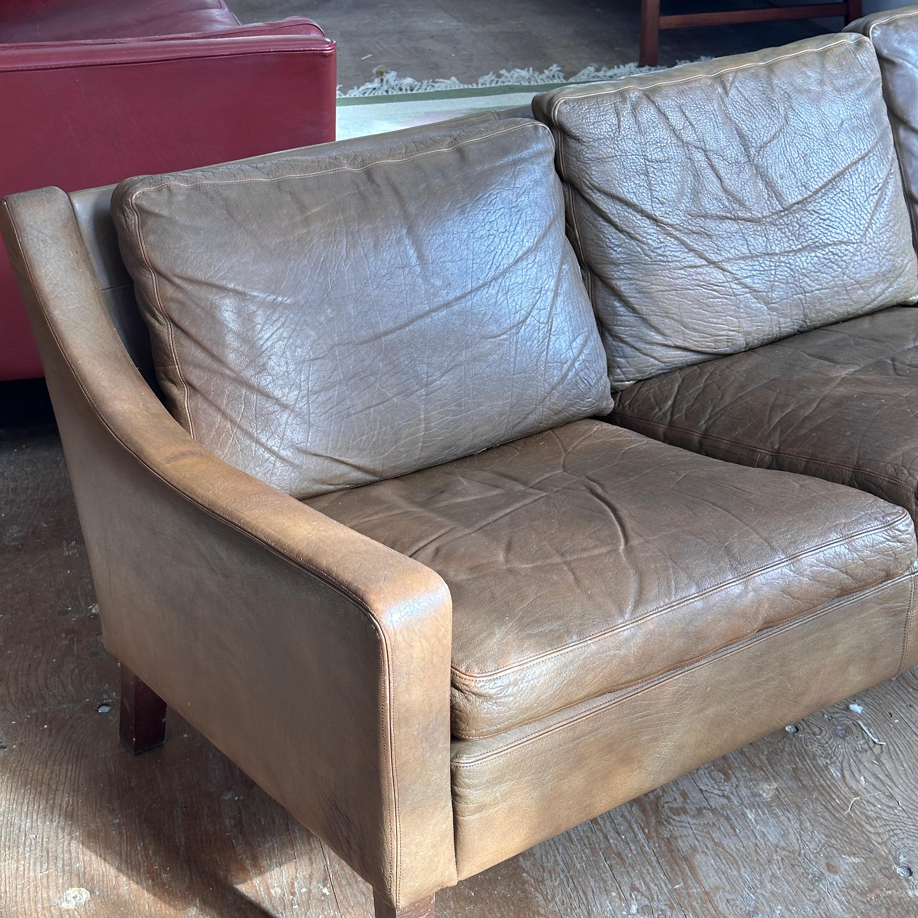 Danois Canapé 3 places en cuir attribué à Børge Mogensen en vente