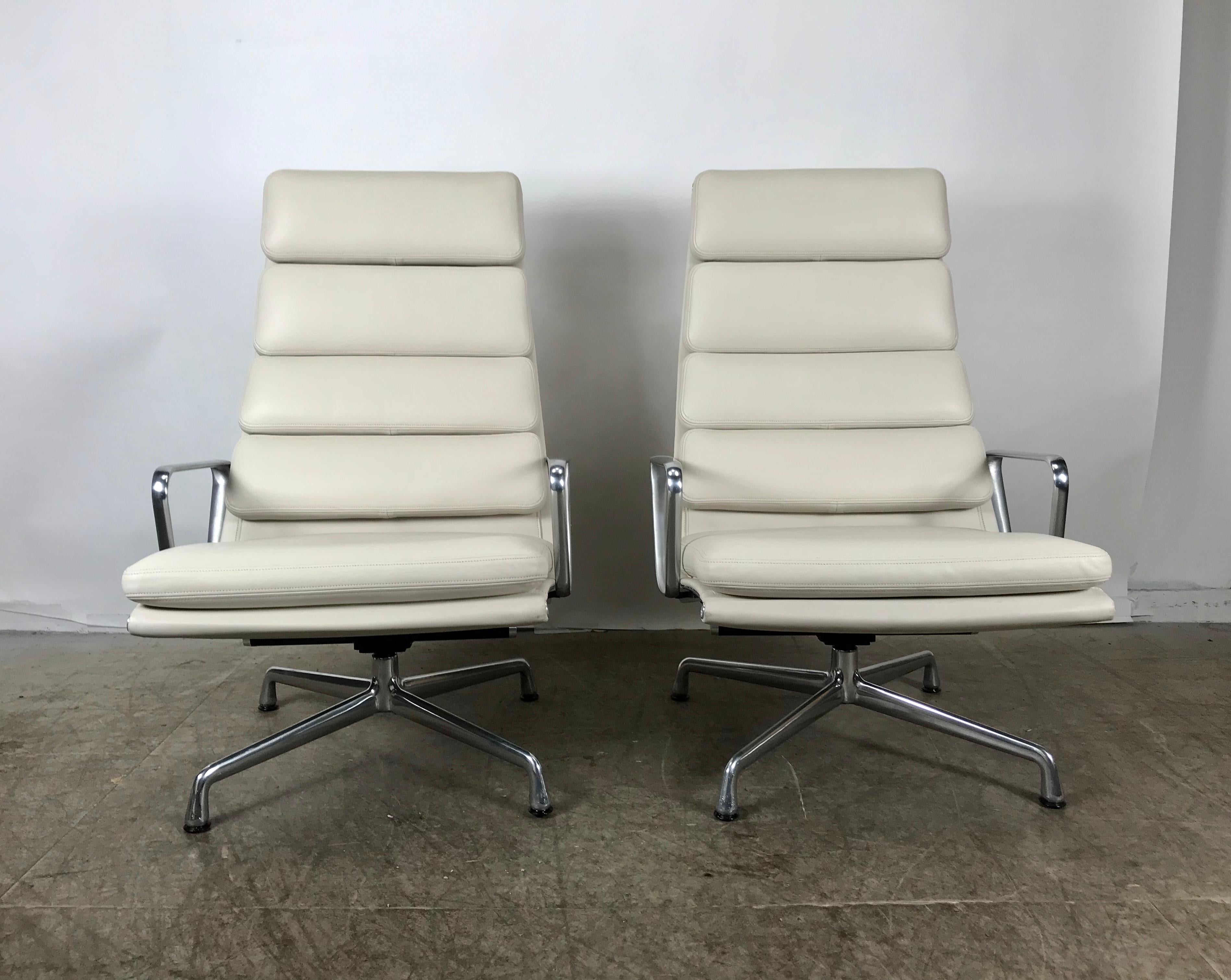 Leather and Aluminum Soft Pad Lounge Chairs, Charles Eames Herman Miller (Moderne der Mitte des Jahrhunderts)