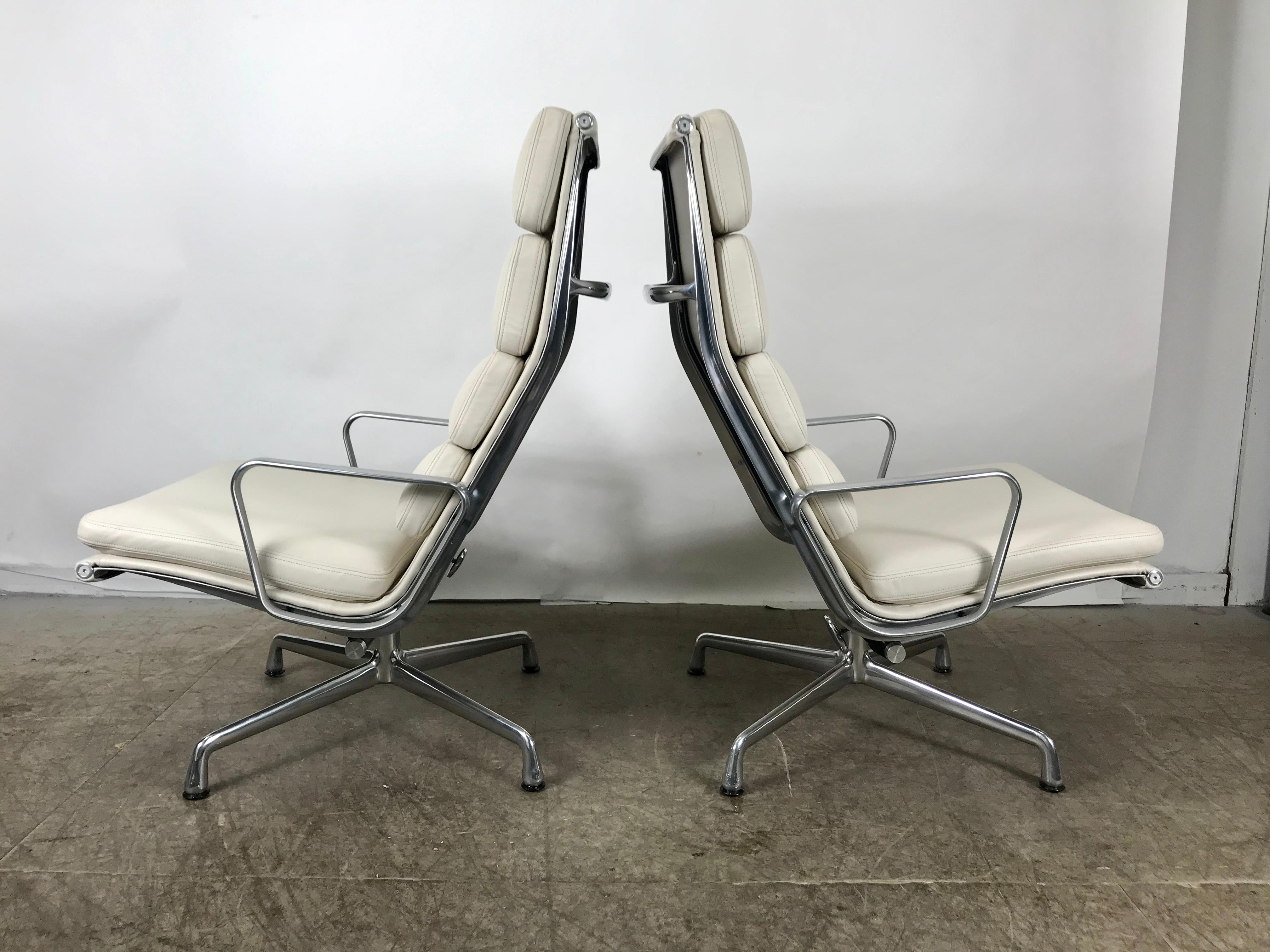 Leather and Aluminum Soft Pad Lounge Chairs, Charles Eames Herman Miller im Zustand „Hervorragend“ in Buffalo, NY