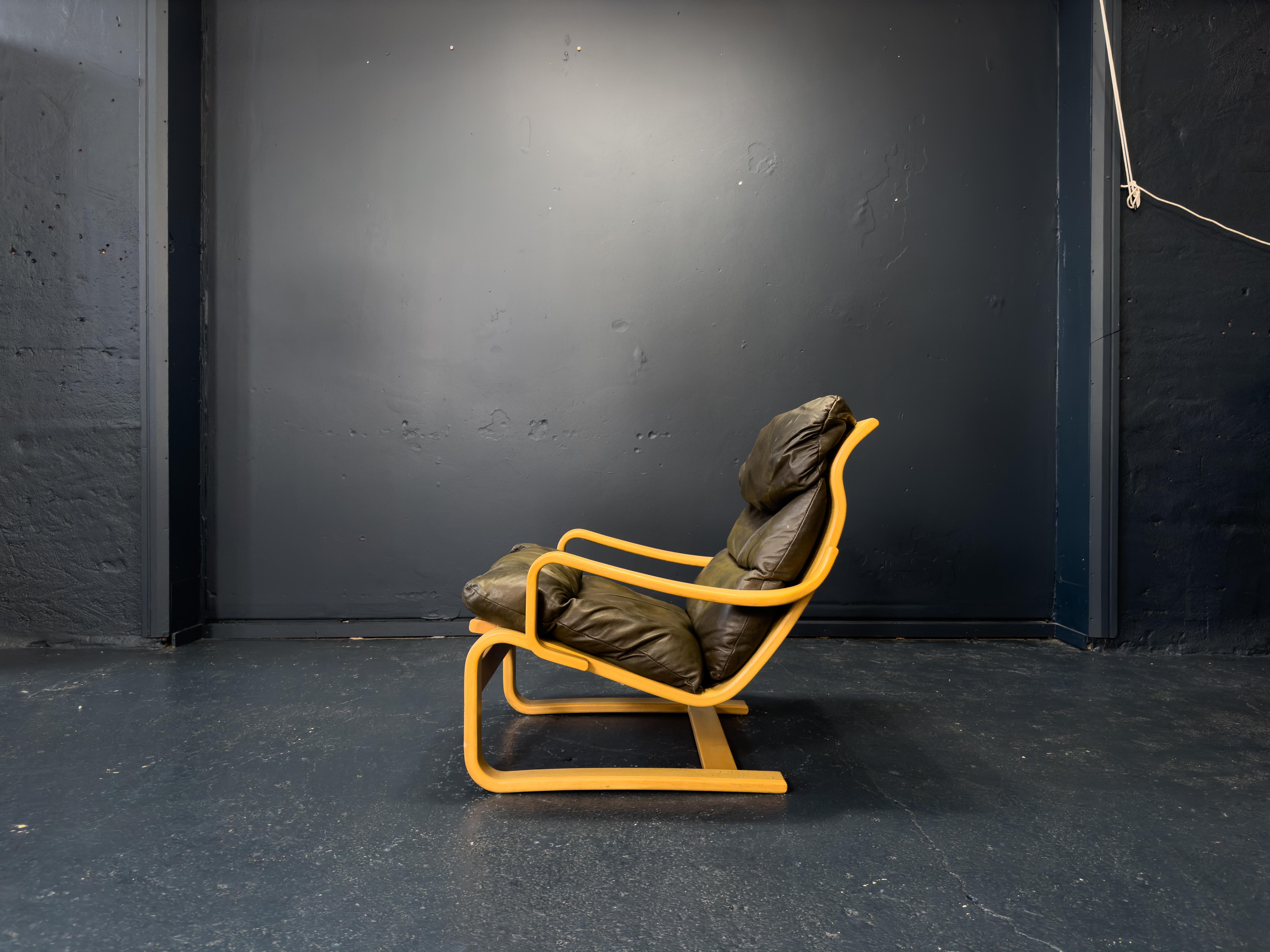 Leather and Beech Armchair In Good Condition In London, GB