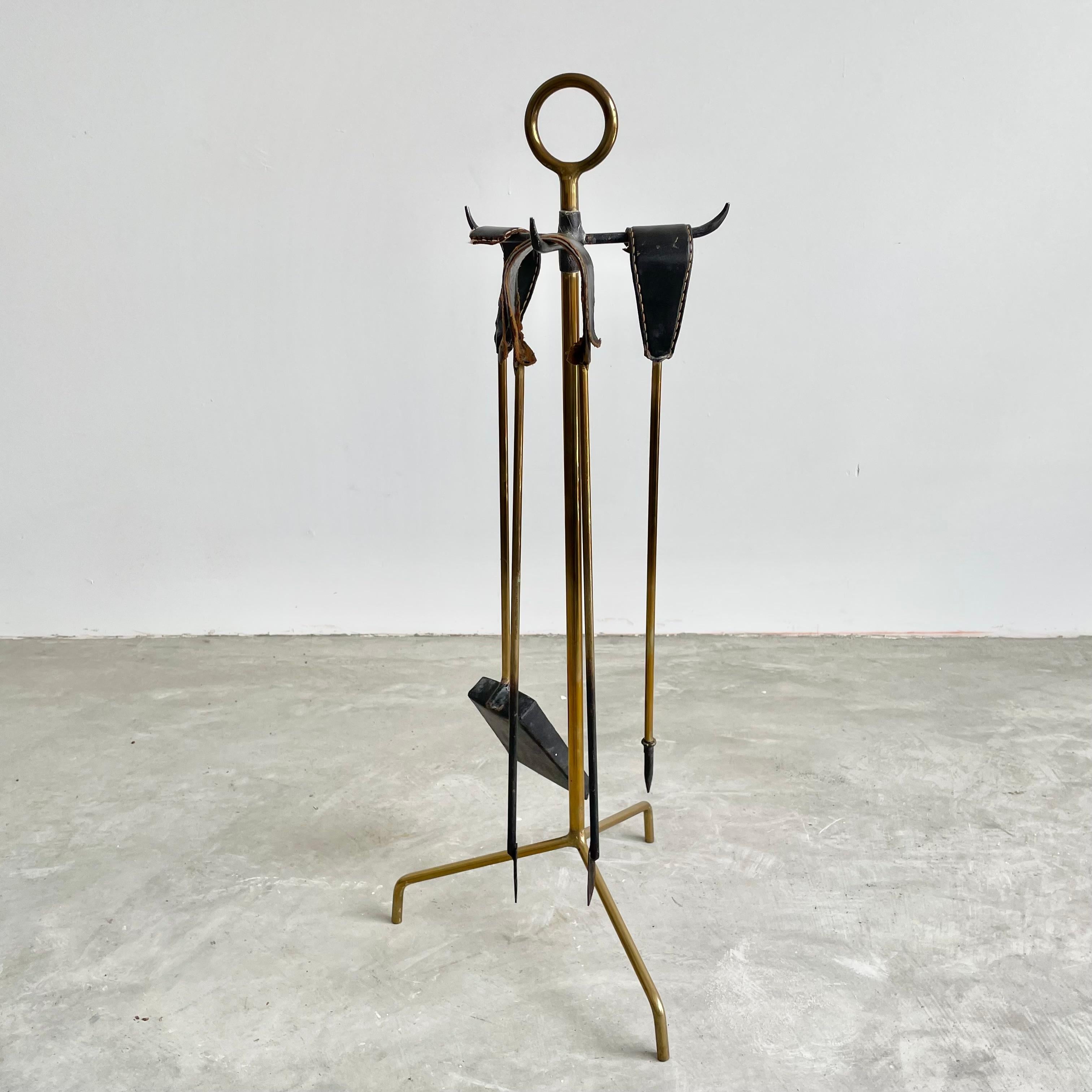Leather and Brass Fireplace Set by Jacques Adnet, 1950s France For Sale 3