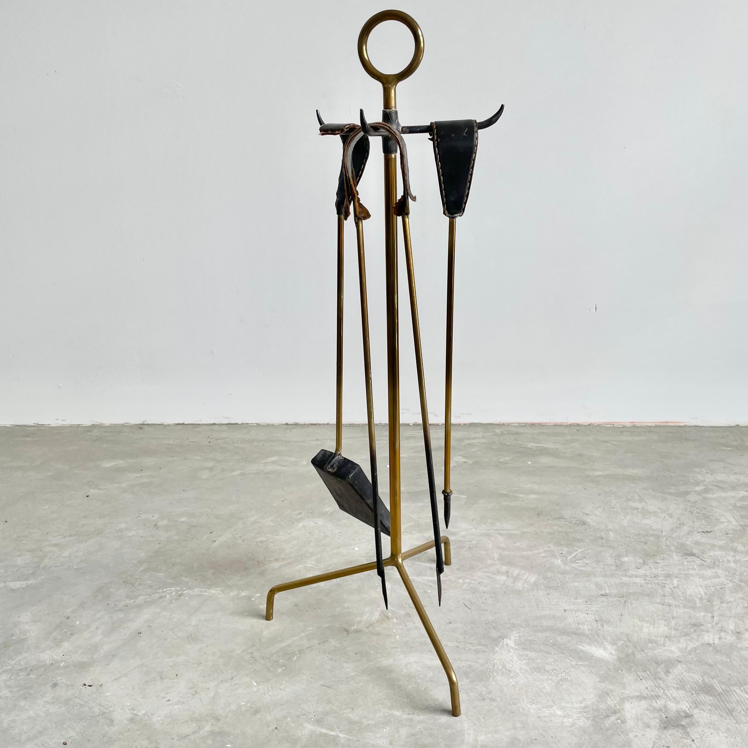 Leather and Brass Fireplace Set by Jacques Adnet, 1950s France For Sale 2