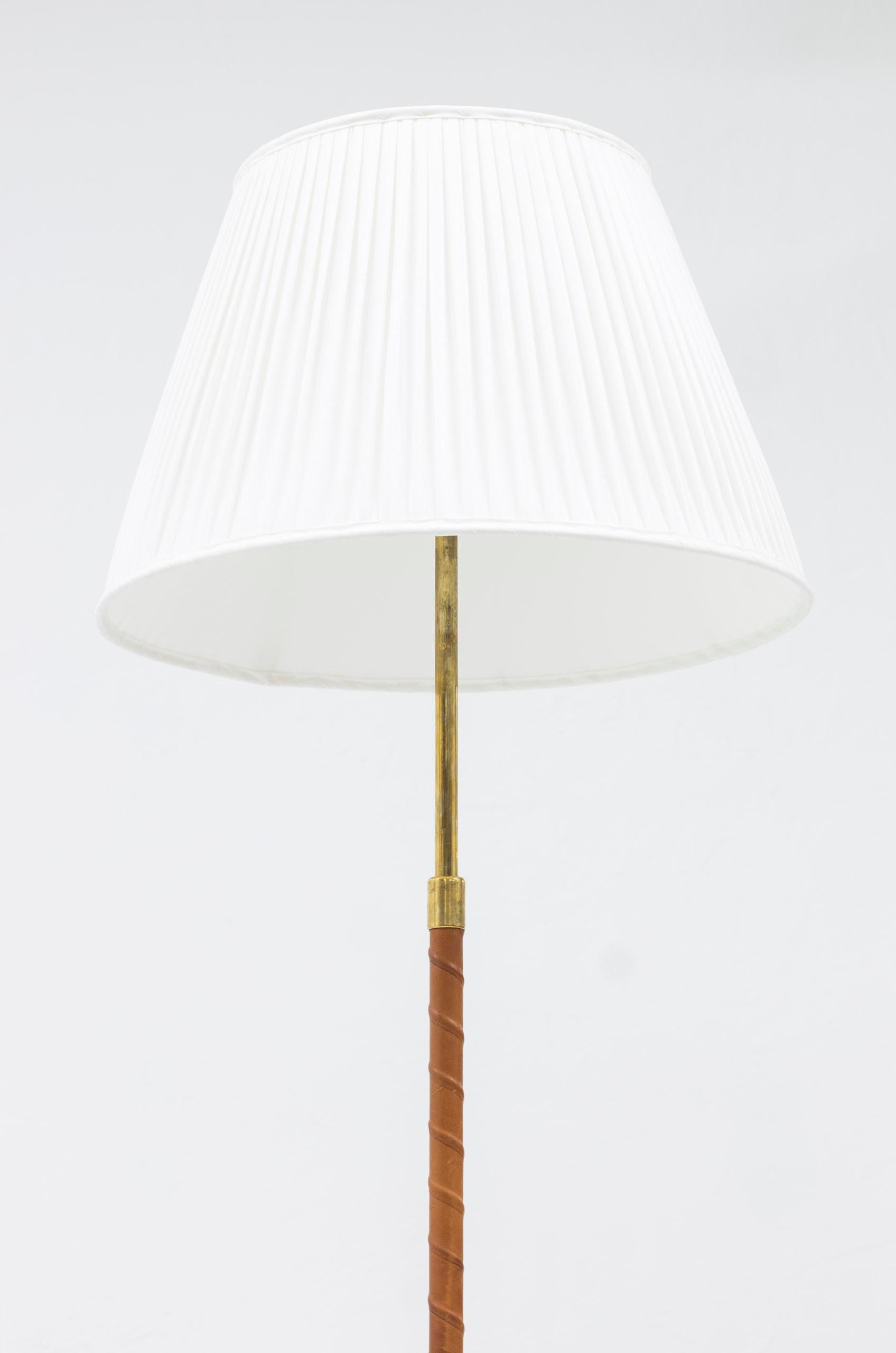 Scandinavian Modern Leather and Brass Floor Lamp by Bertil Brisborg for NK, Sweden, 1940s For Sale