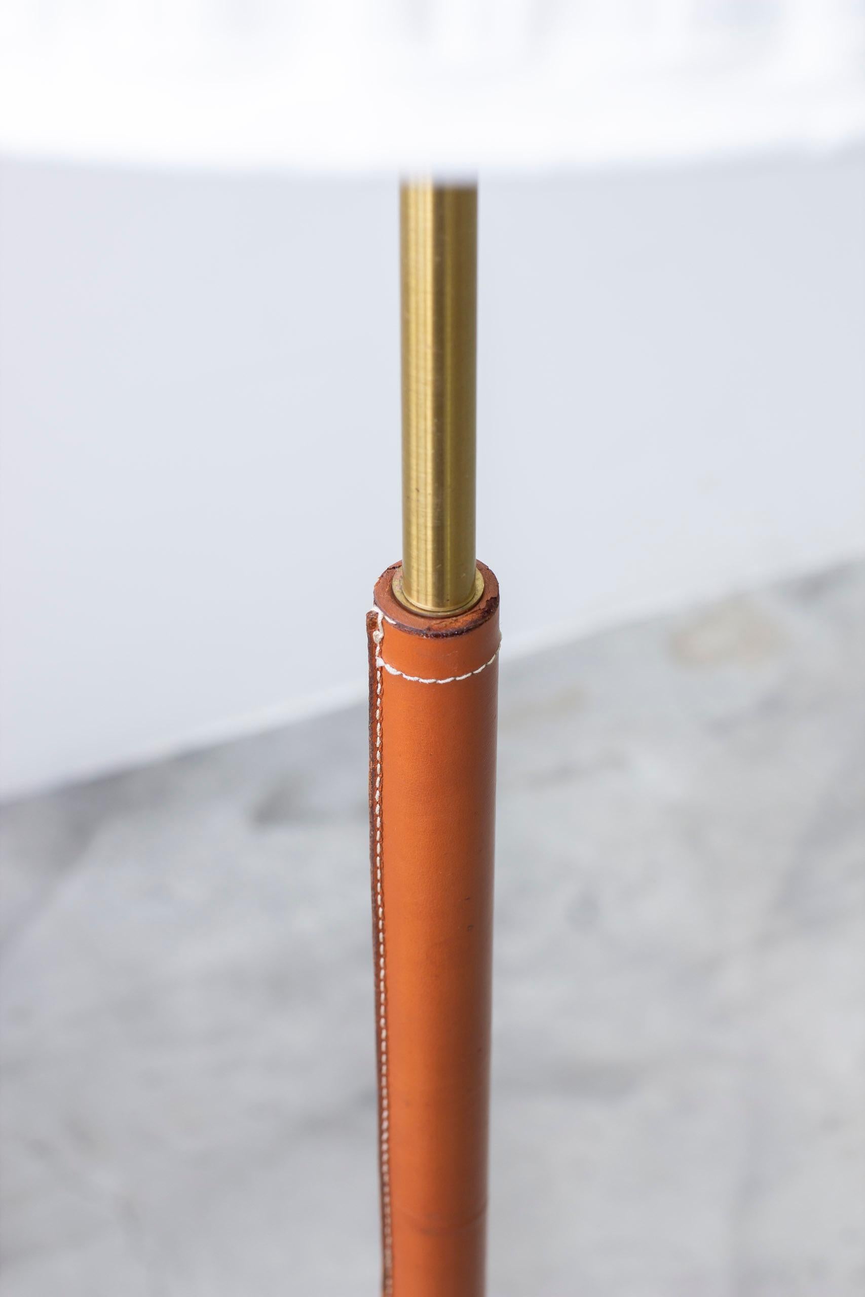 Brass Leather and brass floor lamp G08 by Bergboms, Sweden, 1950s For Sale